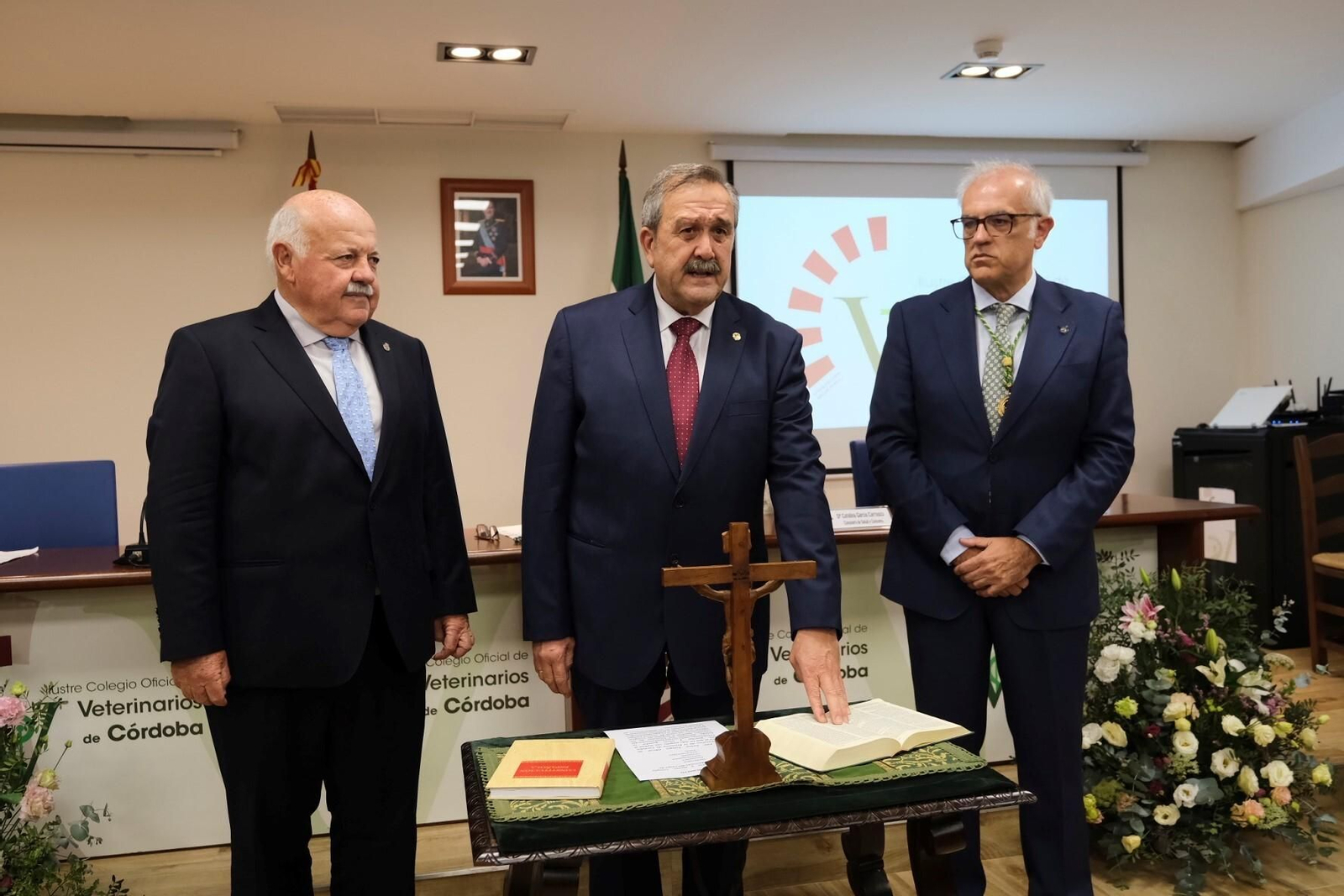 La toma de posesión de la nueva junta directiva del Colegio de Veterinarios de Córdoba, en imágenes