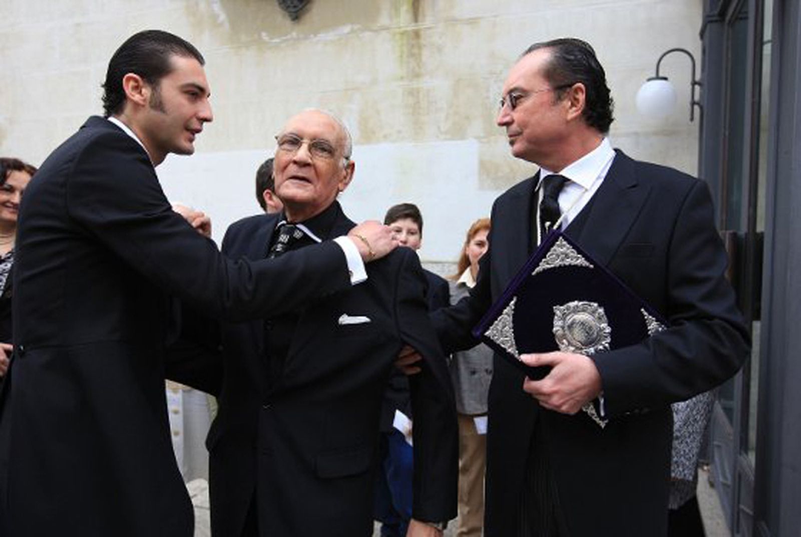 Tres generaciones unidas en esta fotografía histórica, Antonio Gallardo Molina junto a su hijo y nieto.