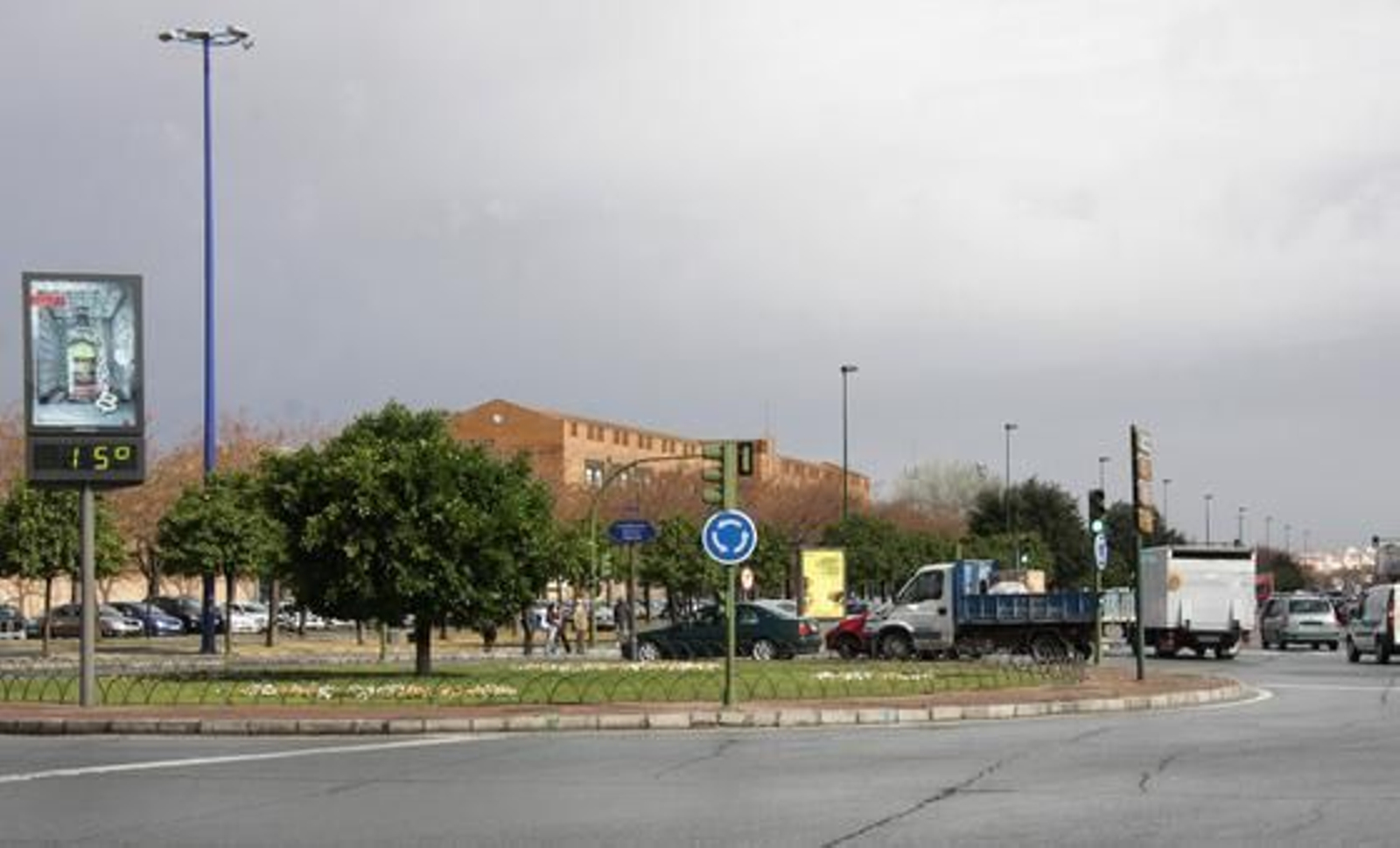 La Ronda del Tamarguillo no logra convertirse en un lugar de esparcimiento ciudadano.

Foto: Belén Vargas