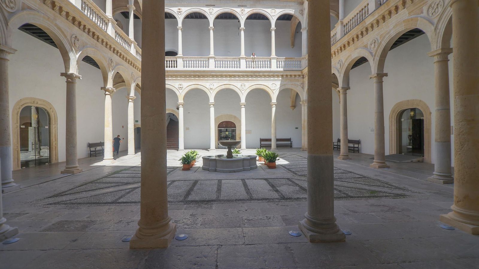 Patio de la Capilla del Hospital Real.