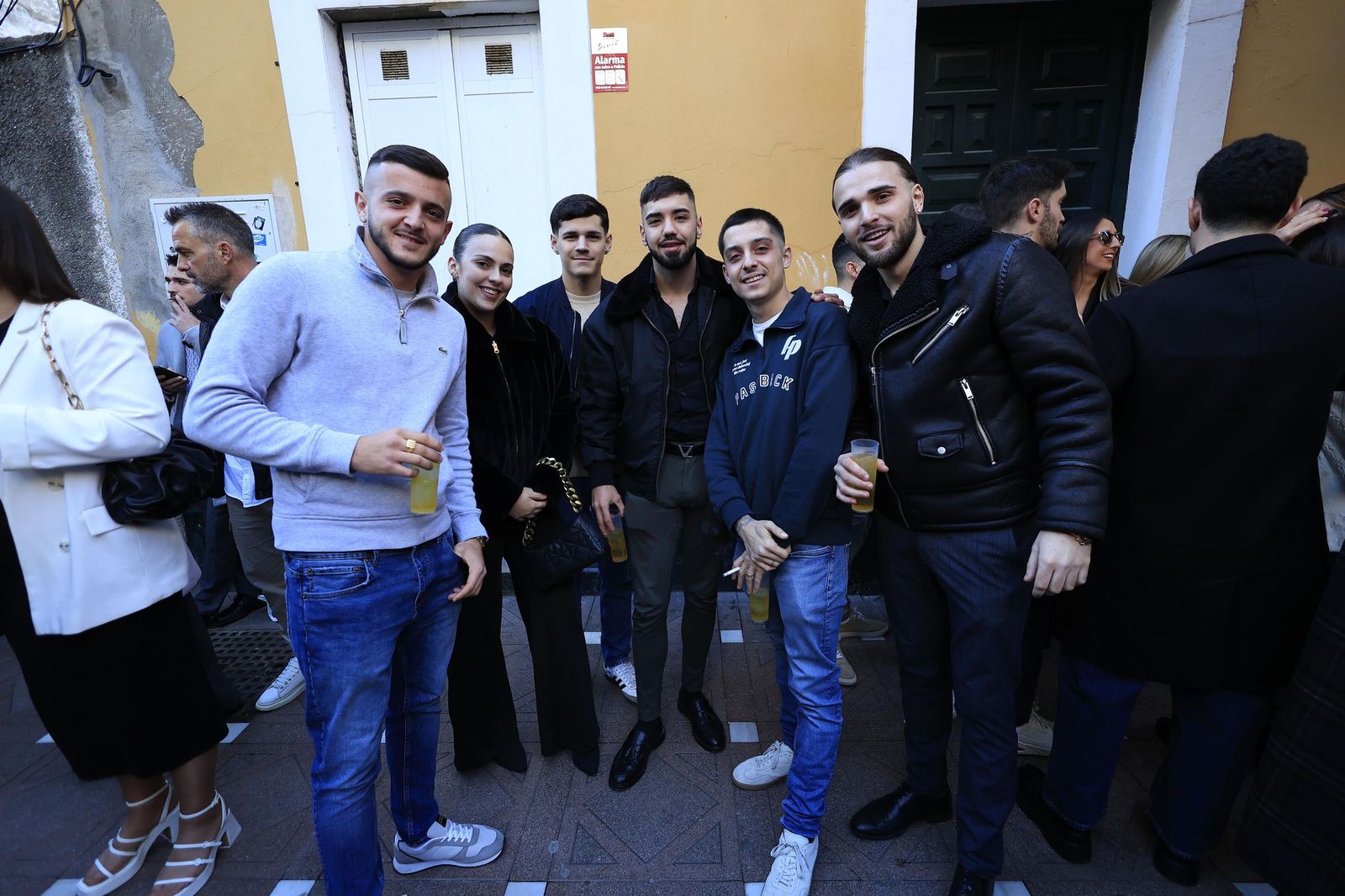 La Línea explota de gente en la tardebuena más animada, en imágenes