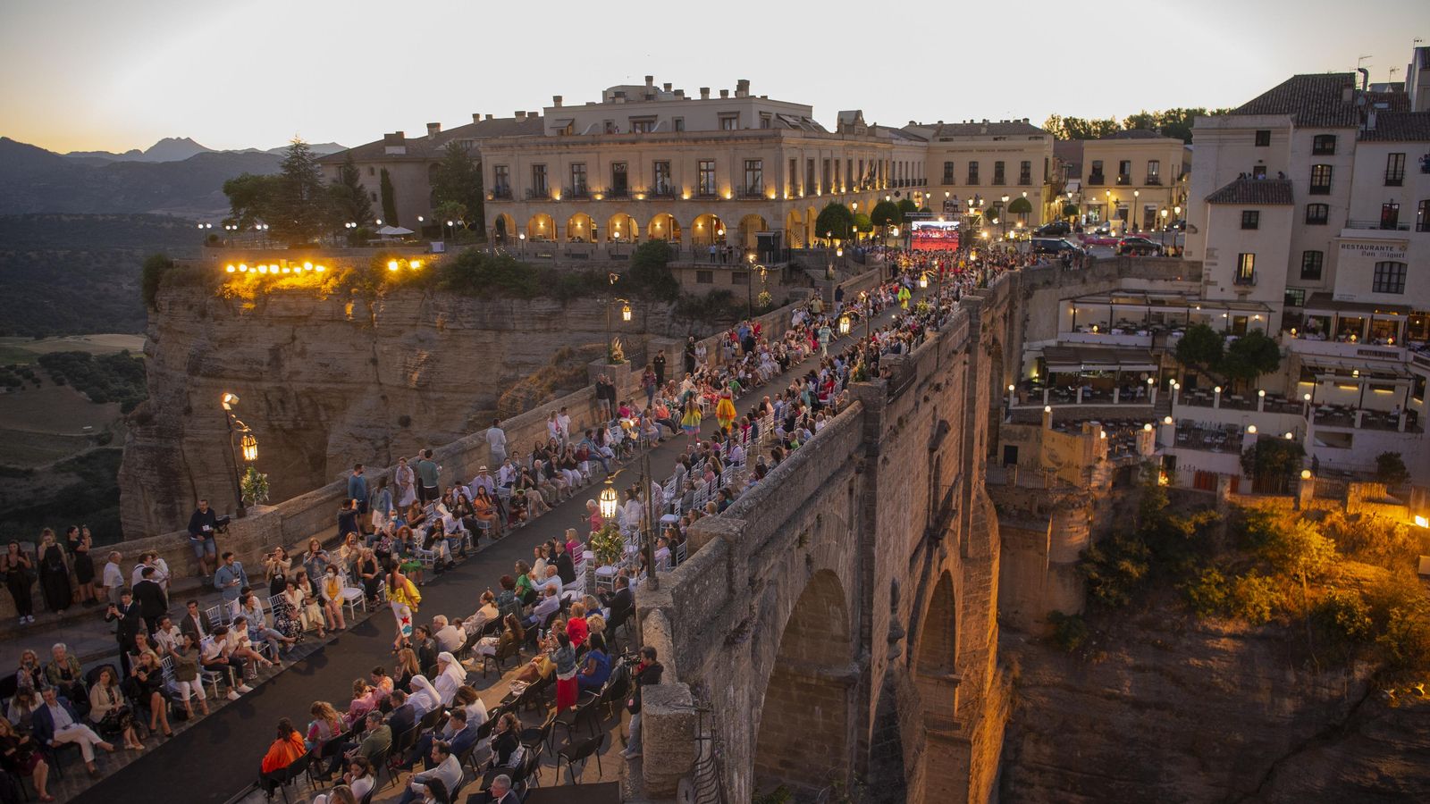 Pasarela sobre el Puente Nuevo de Ronda. Pasarela sobre el Puente Nuevo de Ronda.