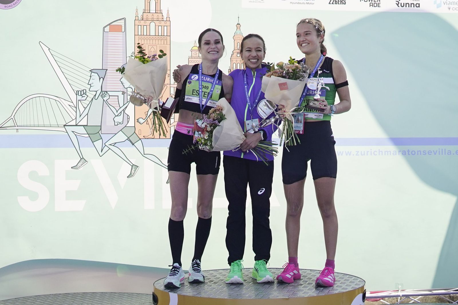 Así ha sido la entrega de premios del Zúrich Maraton de Sevilla 2026