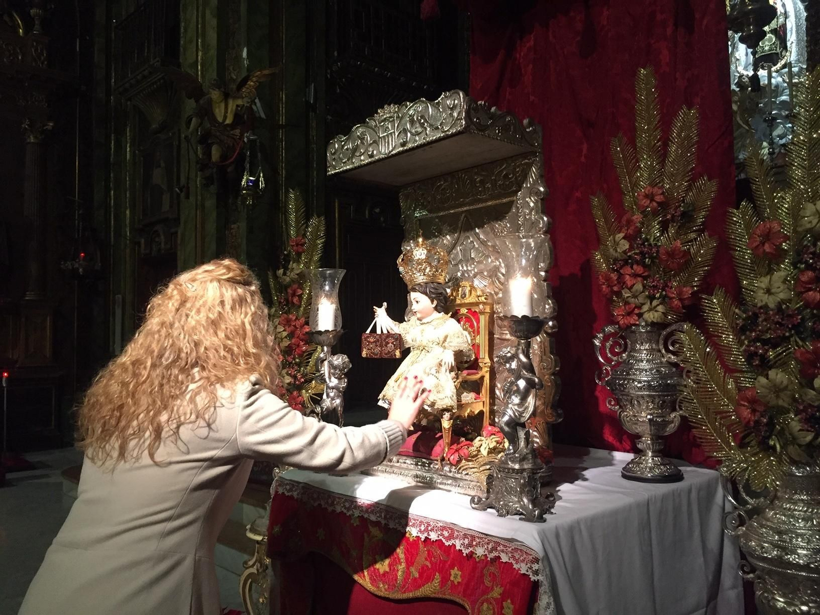 Función de besapiés del Niño Jesús de la Virgen del Carmen Coronada. Función de besapiés del Niño Jesús de la Virgen del Carmen Coronada.