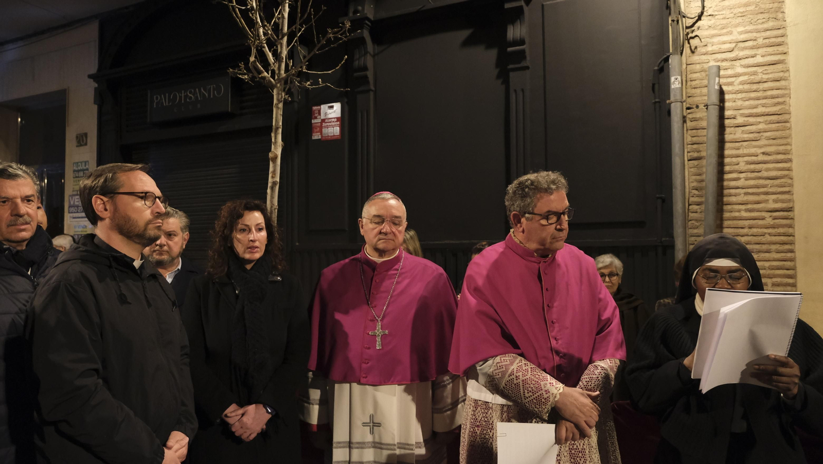 Procesión del Vía Crucis-Cristo de la Escucha en Almería, en imágenes