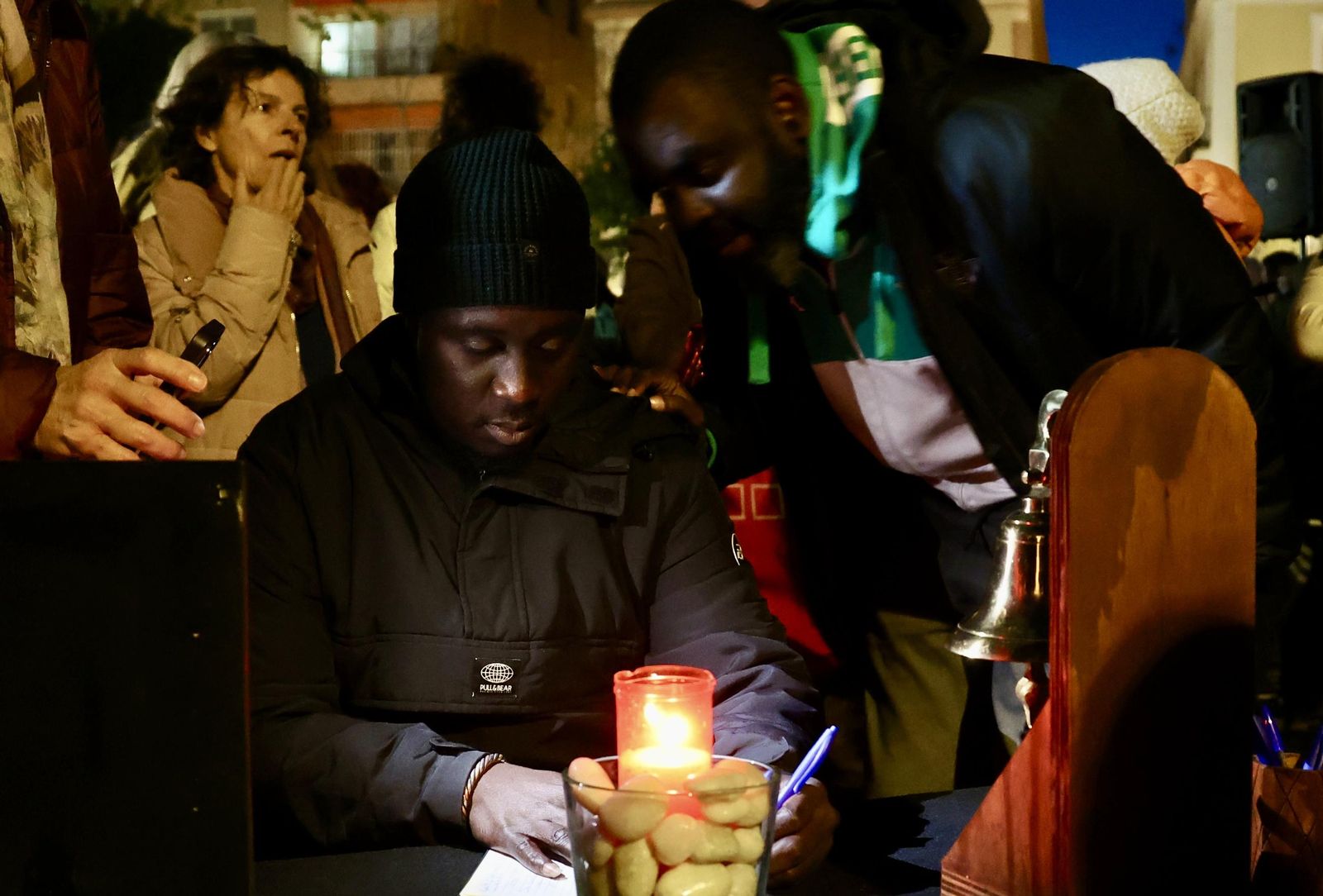 Concentración de senegaleses por la muerte de Mamouth