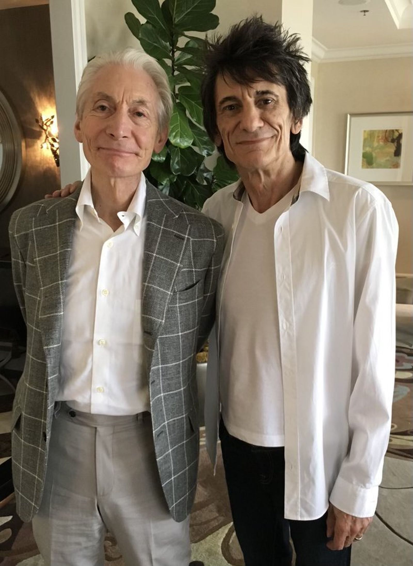 Charlie Watts, un gentleman, con Ronnie Wood.