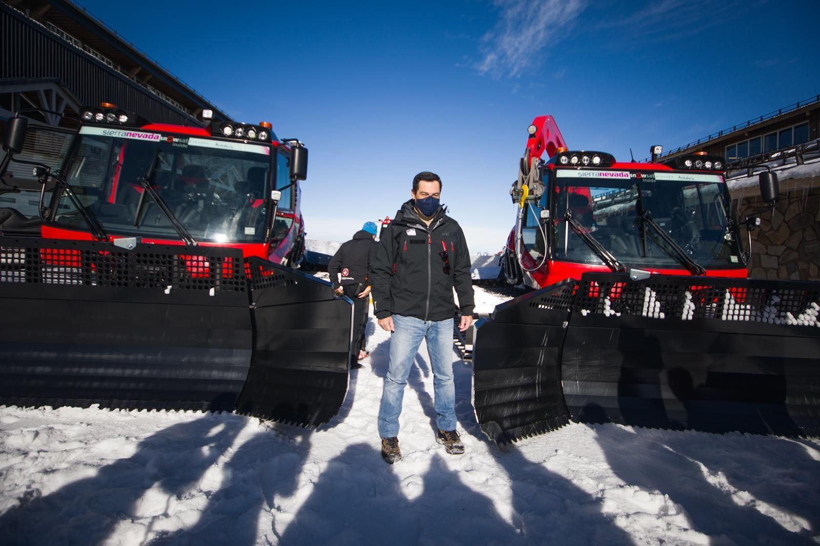 Juanma Moreno anuncia en Granada que los que se vacunen de coronavirus podrán asistir a los estadios de fútbol