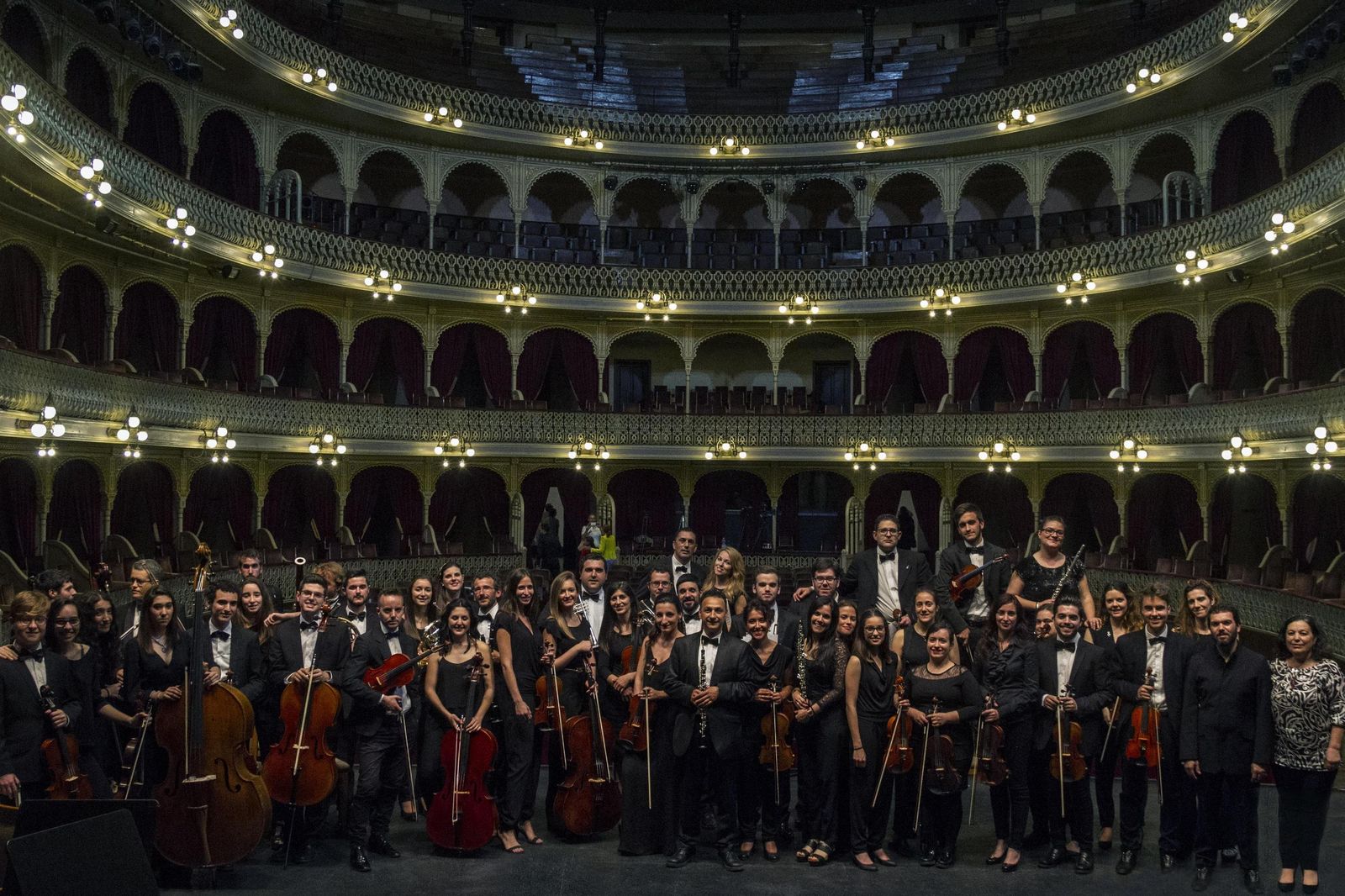 Foto de familia de la Orquesta Álvarez Beigbeder.