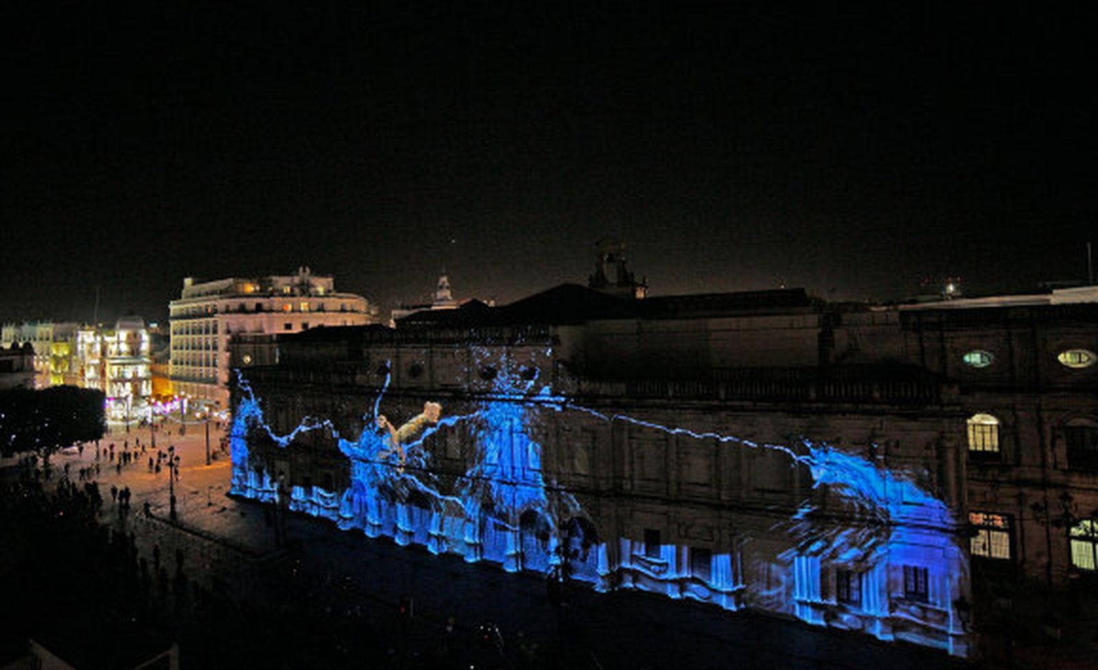 La historia de Sevilla se refleja en 3D en la fachada del Ayuntamiento