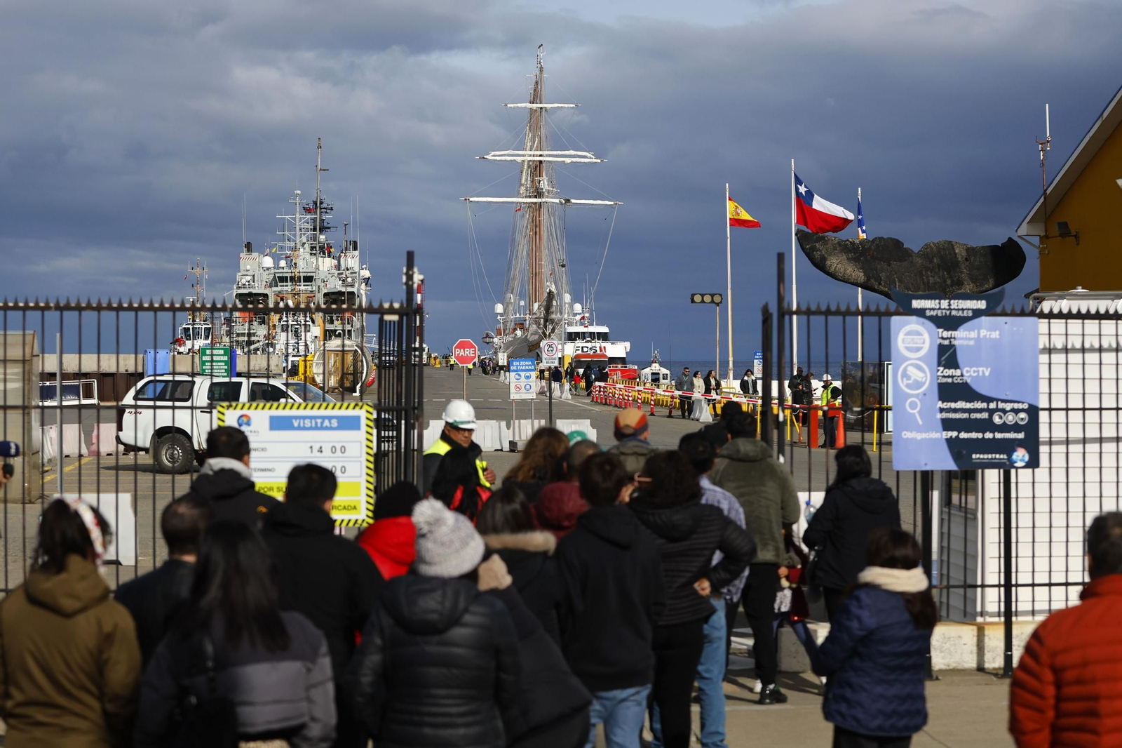 Las imágenes del 'Juan Sebastián de Elcano' en Punta Arenas (Chile)