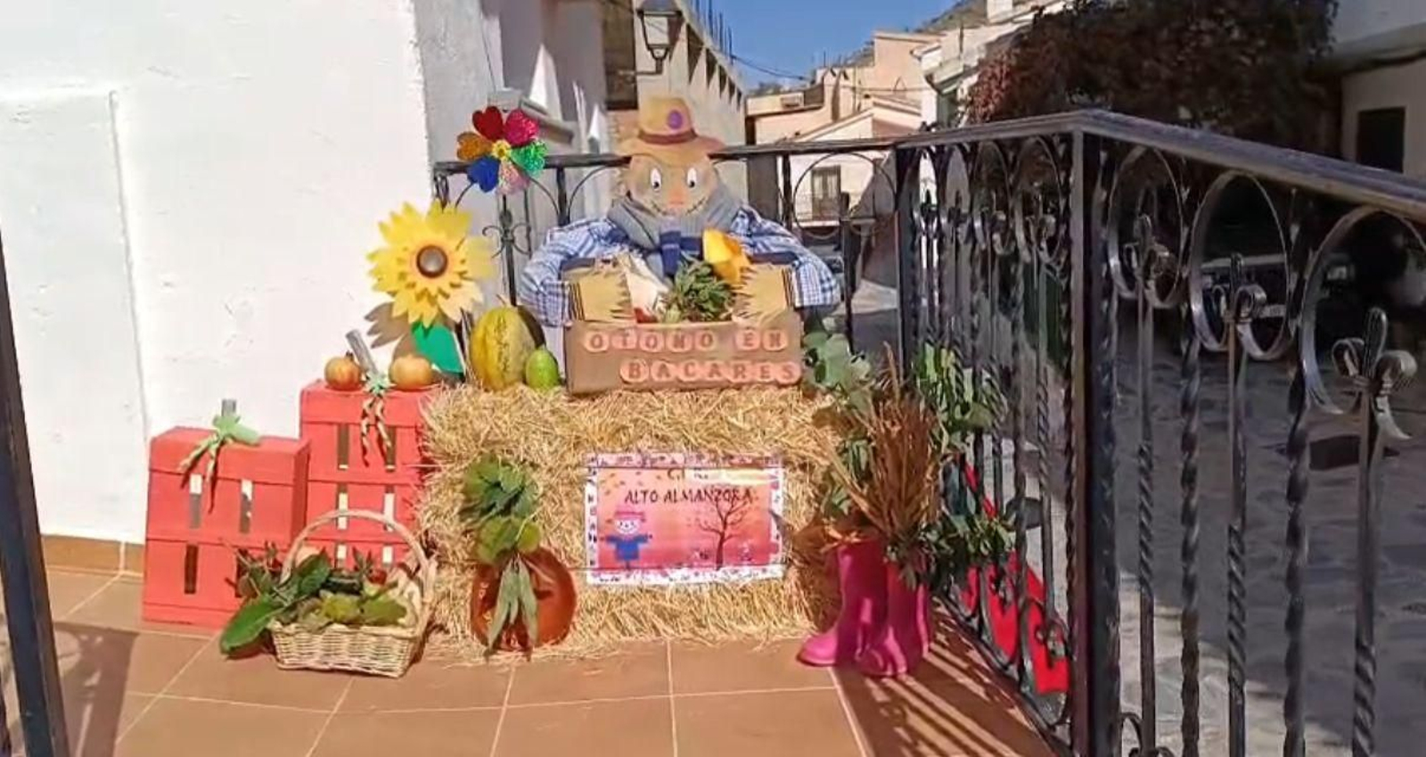 Los 40 vecinos de paja, trapo y cartón de Bacares, en fotos