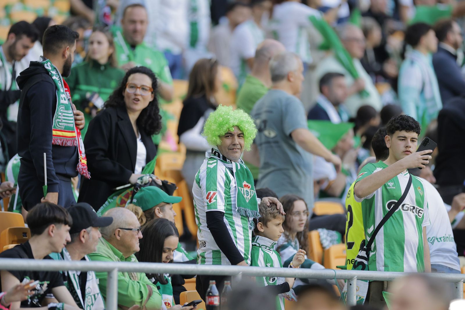 Búscate en las fotos del Betis - Sevilla