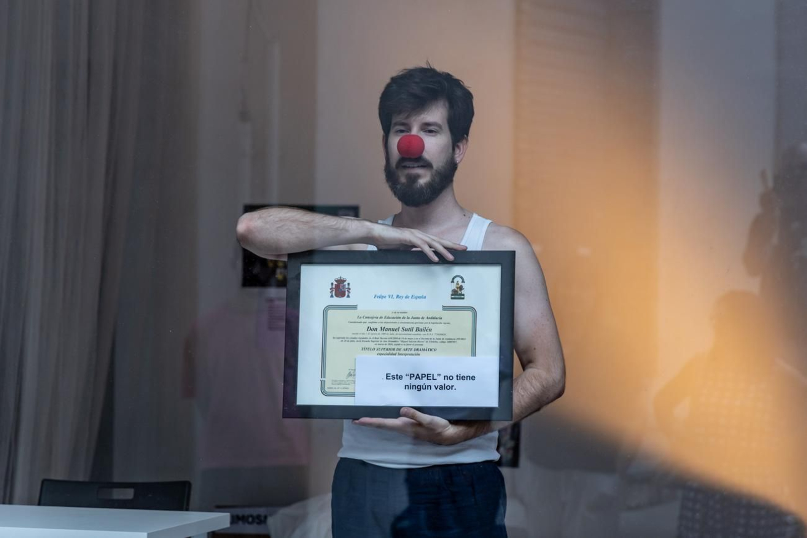 Así fue la protesta artística de Manuel Sutil.