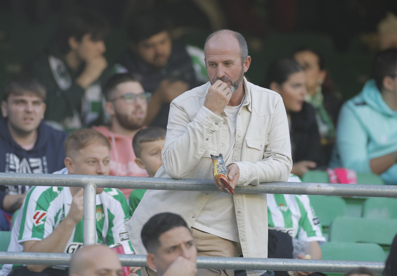 Búscate en las fotos del Betis - Barcelona