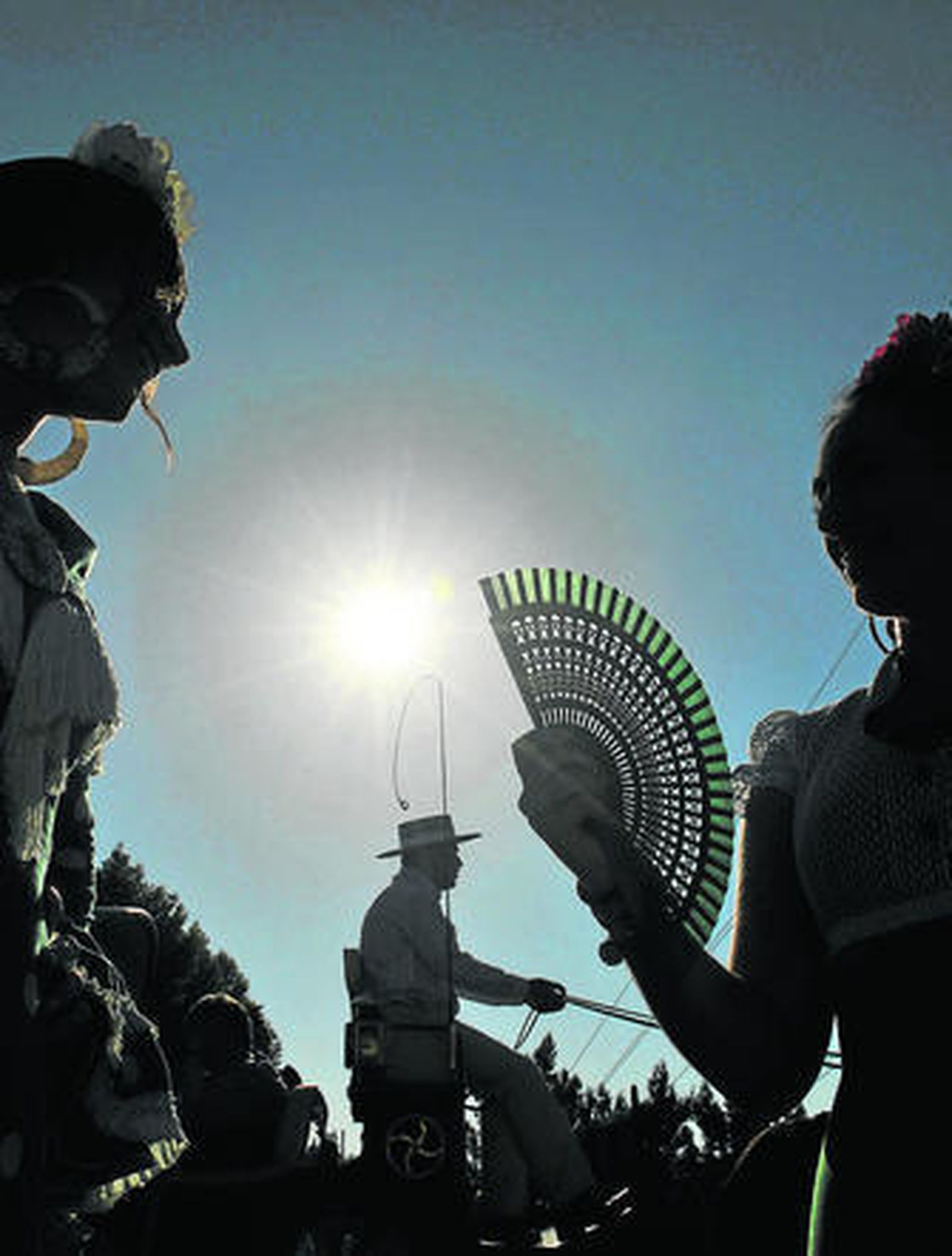 Contraluz en una de las calles del real.