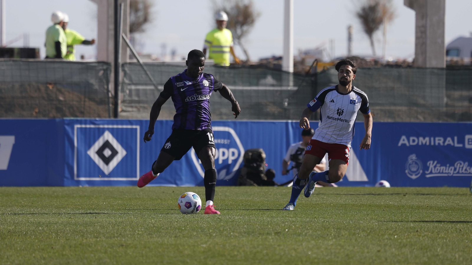 Las fotos  del partido de fútbol entre los equipos  Hamburgo - Zurich
