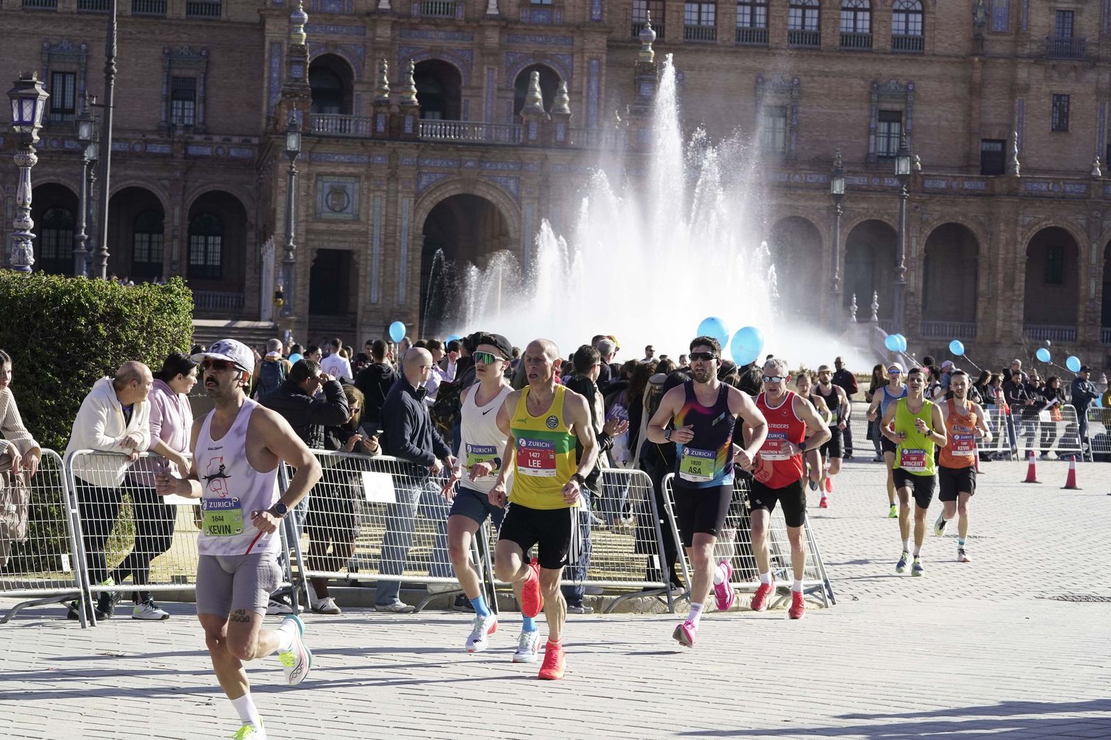 El Zúrich Maraton de Sevilla 2026 en la Plaza de España, galería 1