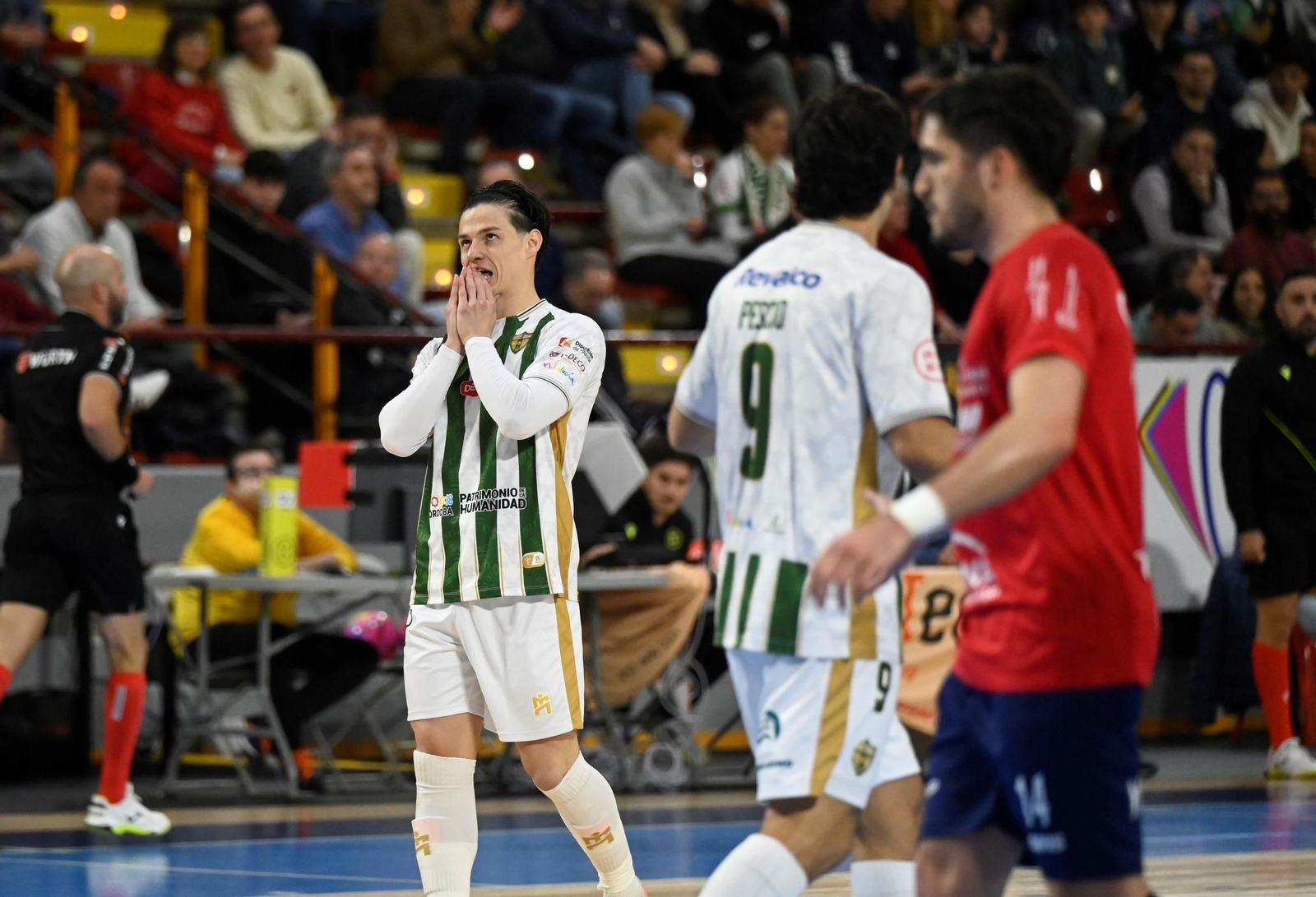 Murilo Duarte se lamenta durante un lance del partido ante Osasuna Magna.