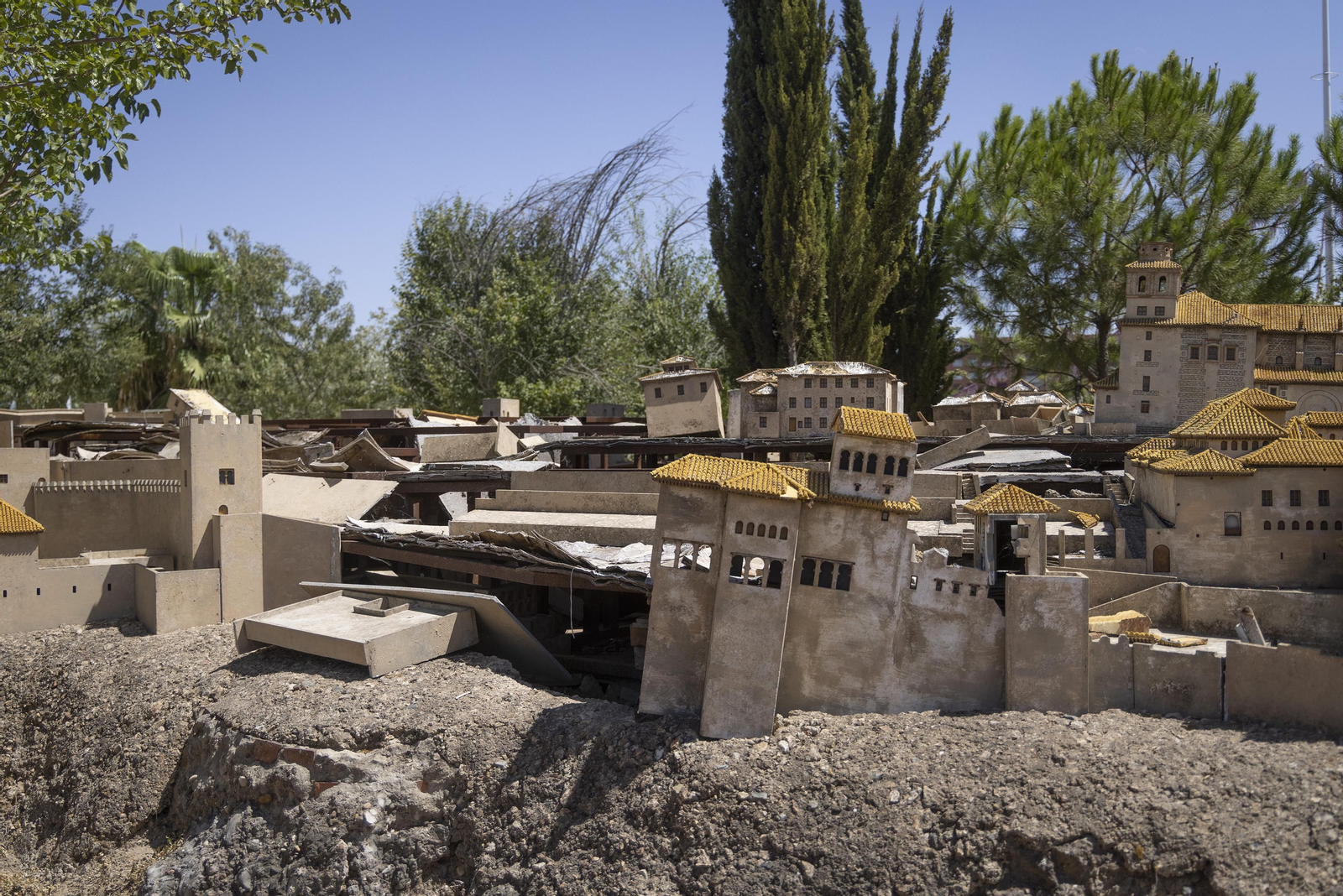 El lamentable estado de conservación de 'Andalucía de los Niños', en fotos