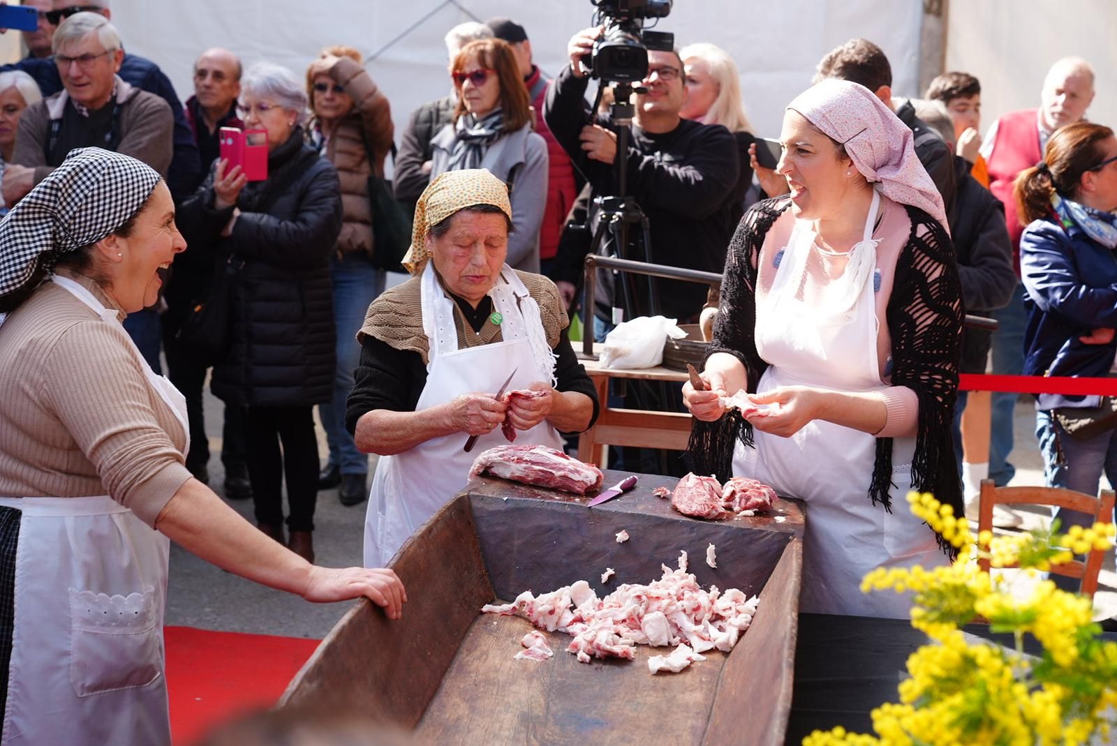 Un paseo en imágenes por la Fiesta de la Matanza de Villanueva de Córdoba de este 28-F