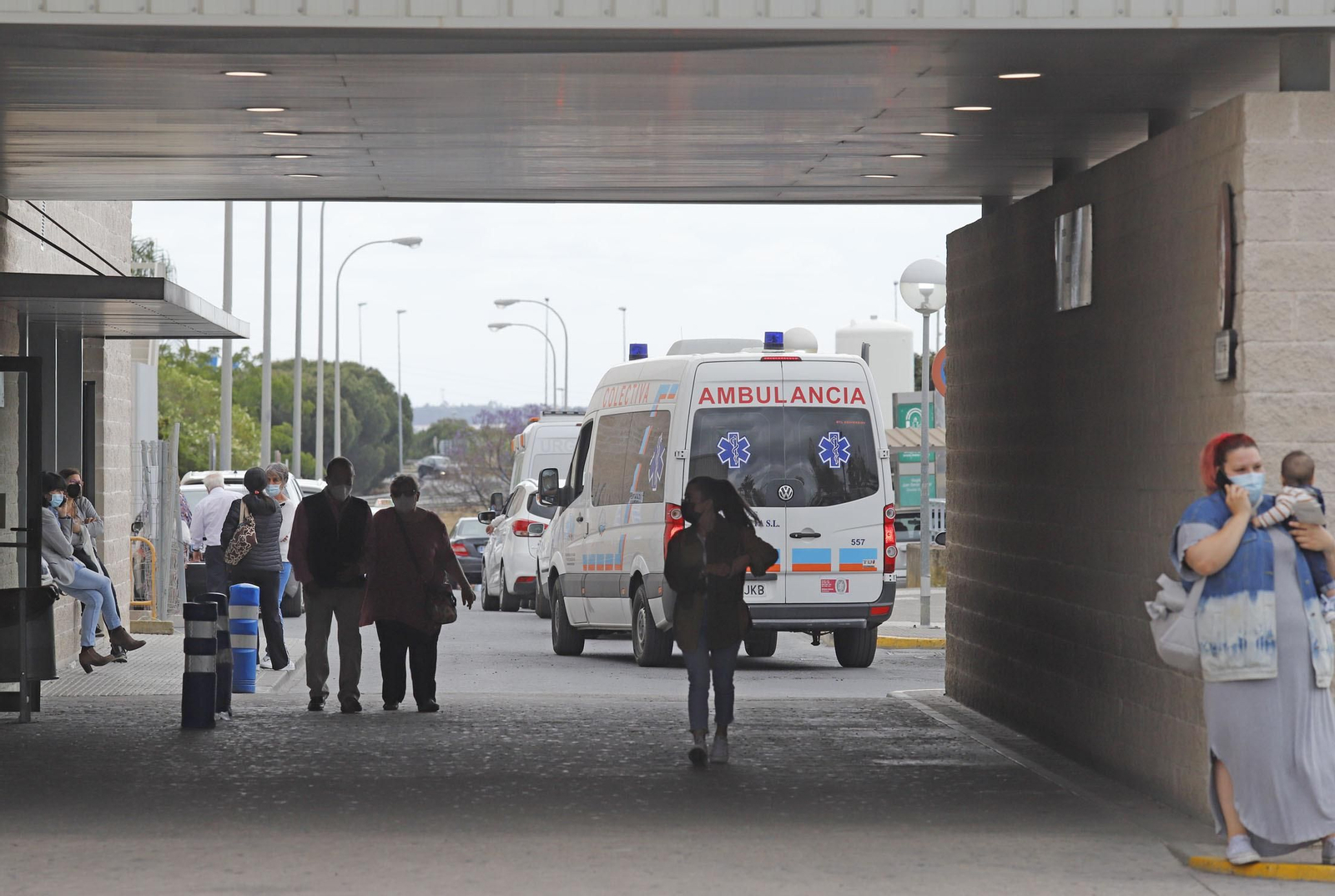 Inmediaciones del Hospital Juan Ramón Jiménez.