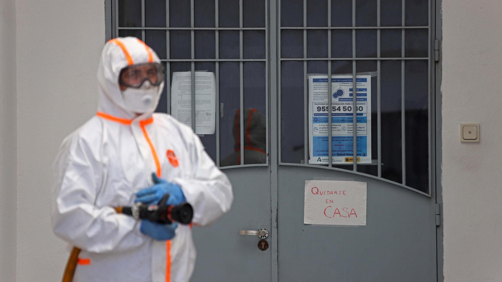 Tareas de desinfección del Infoca en Facinas