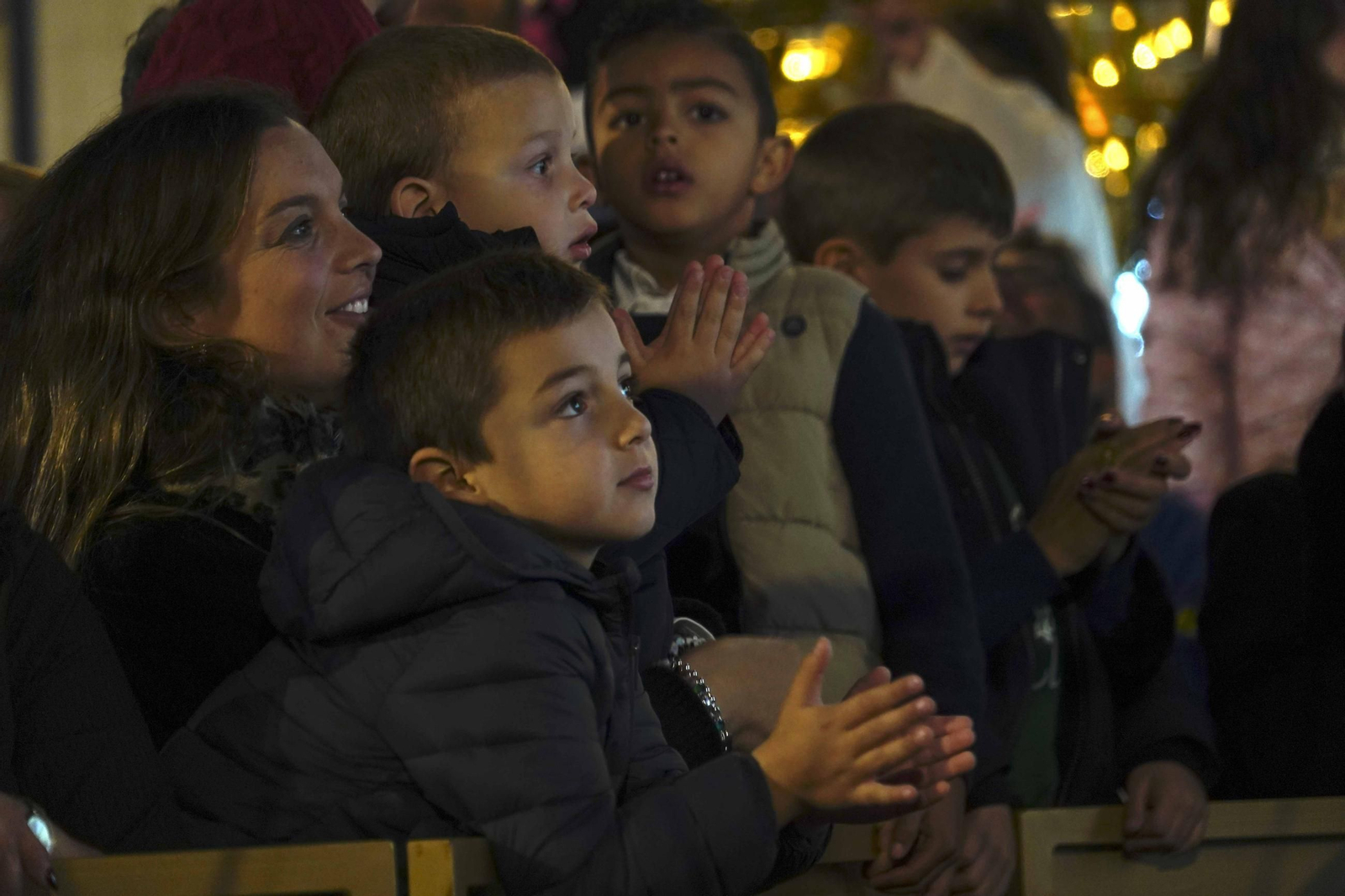 Las mejores imágenes del encendido del alumbrado 2025 en la Plaza de las Monjas