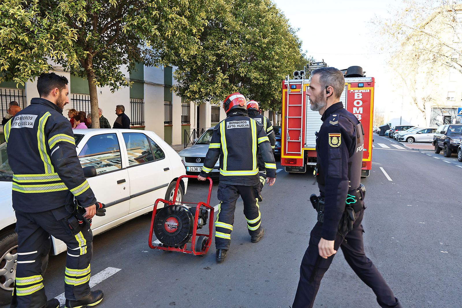 Susto en la calle Legión Española por un incendio en un cuarto de contadores