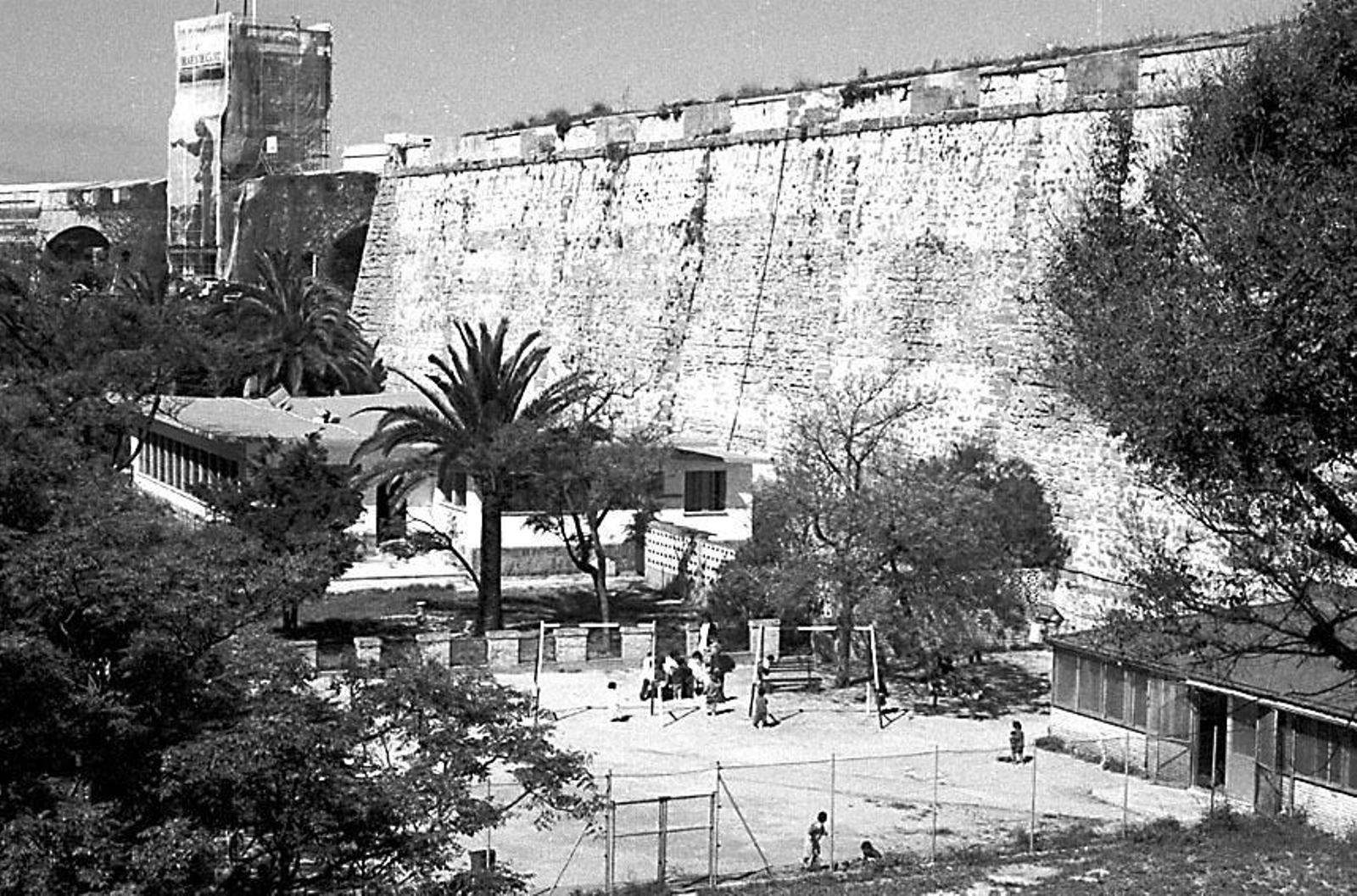 Una guardería Unos sorprendentes que ha tenido el torreón de la Puerta de Tierra de Cádiz