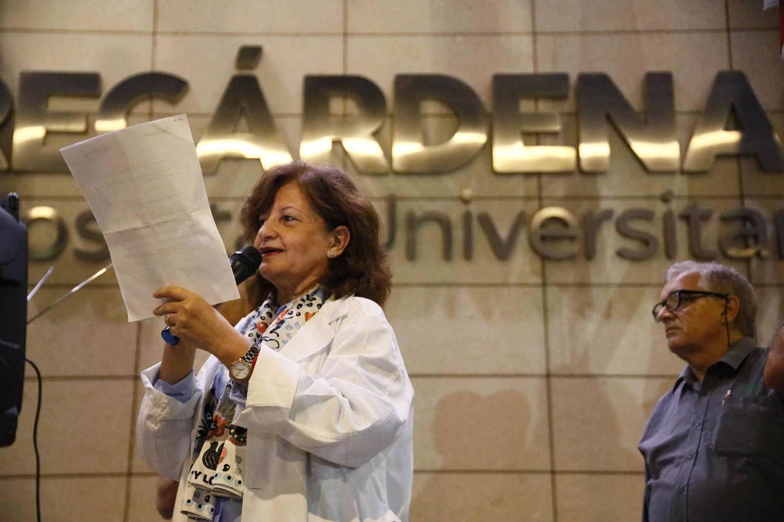 Las imágenes del encendido de la iluminación navideña en el Hospital Torrecárdenas de Almería