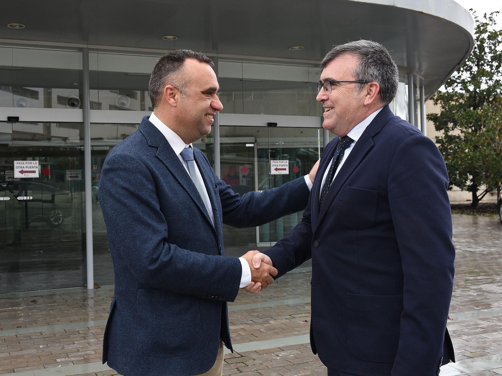 El presidente de la Diputación Provincial, Francis Rodríguez, junto al subdelegado del Gobierno en Granada, José Antonio Montilla