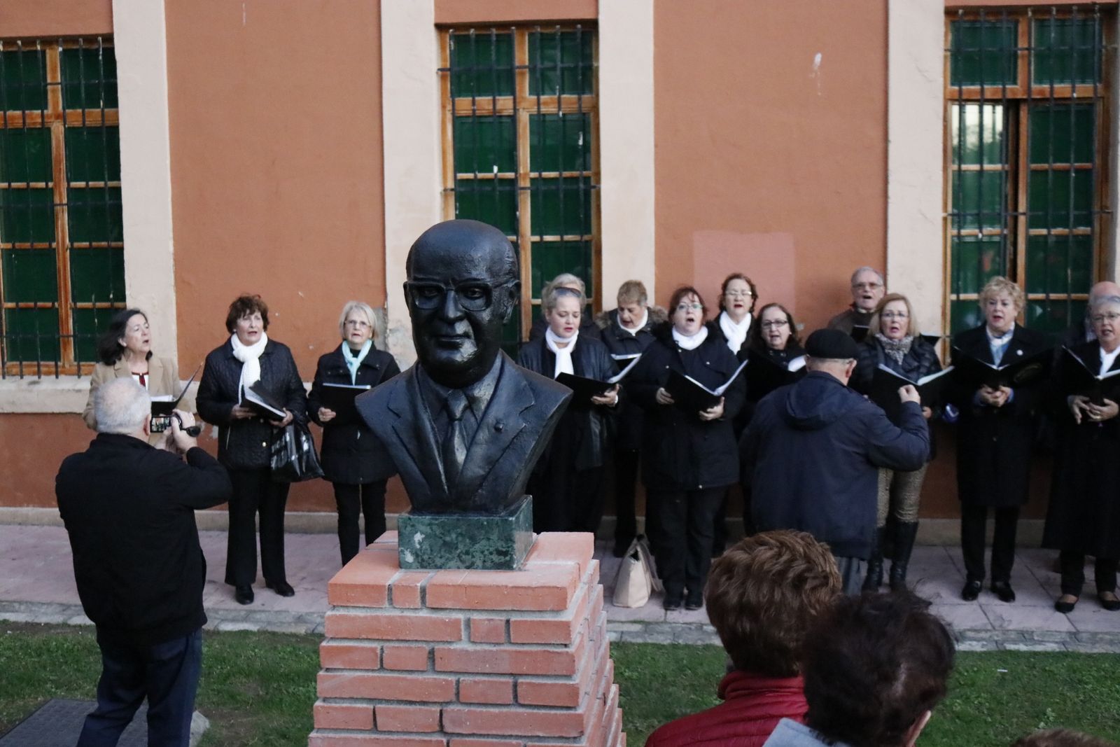 Descubrimiento del busto del Maestro Jaén