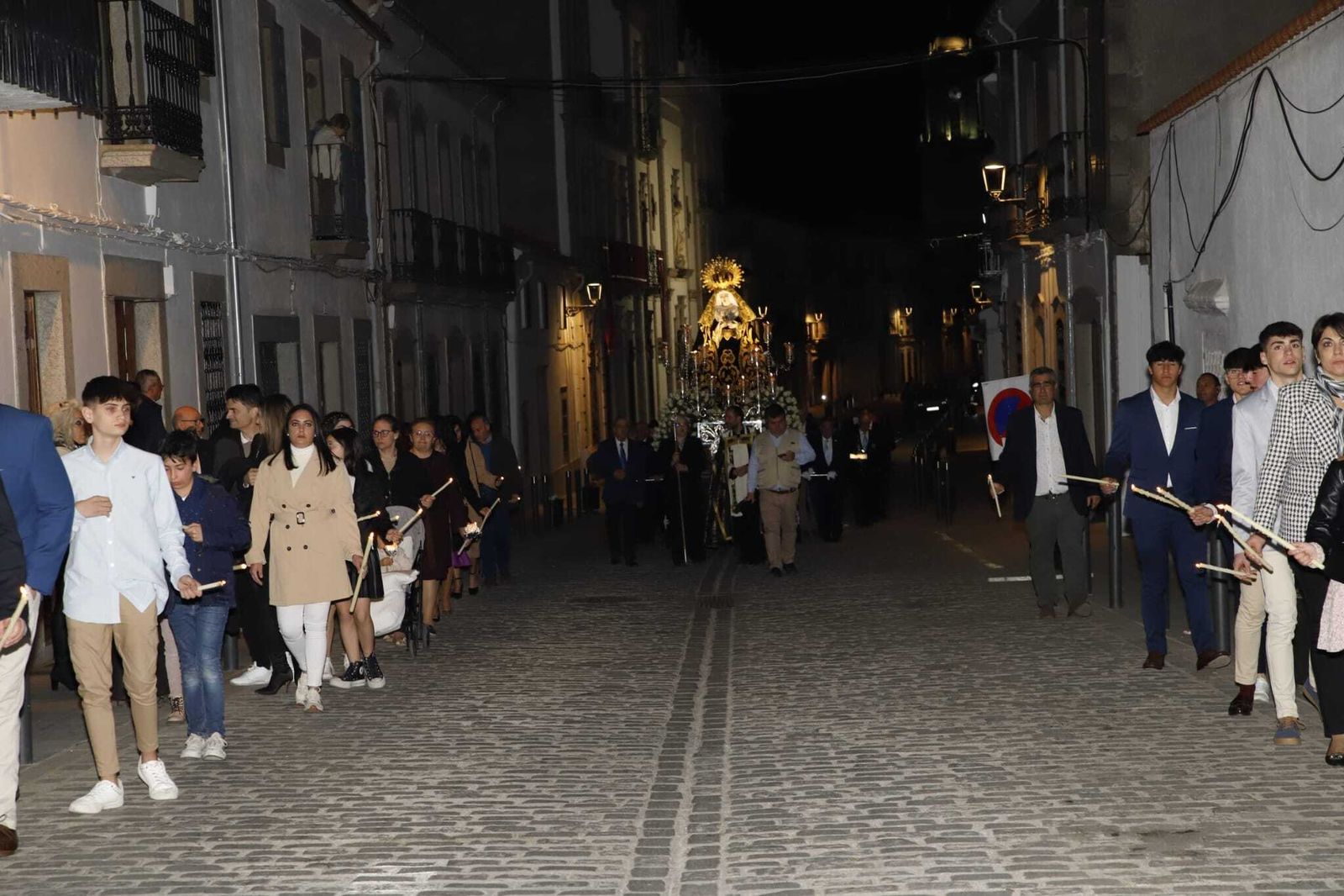 Viernes santo en Villanueva de Córdoba: la procesión de la Soledad en imágenes