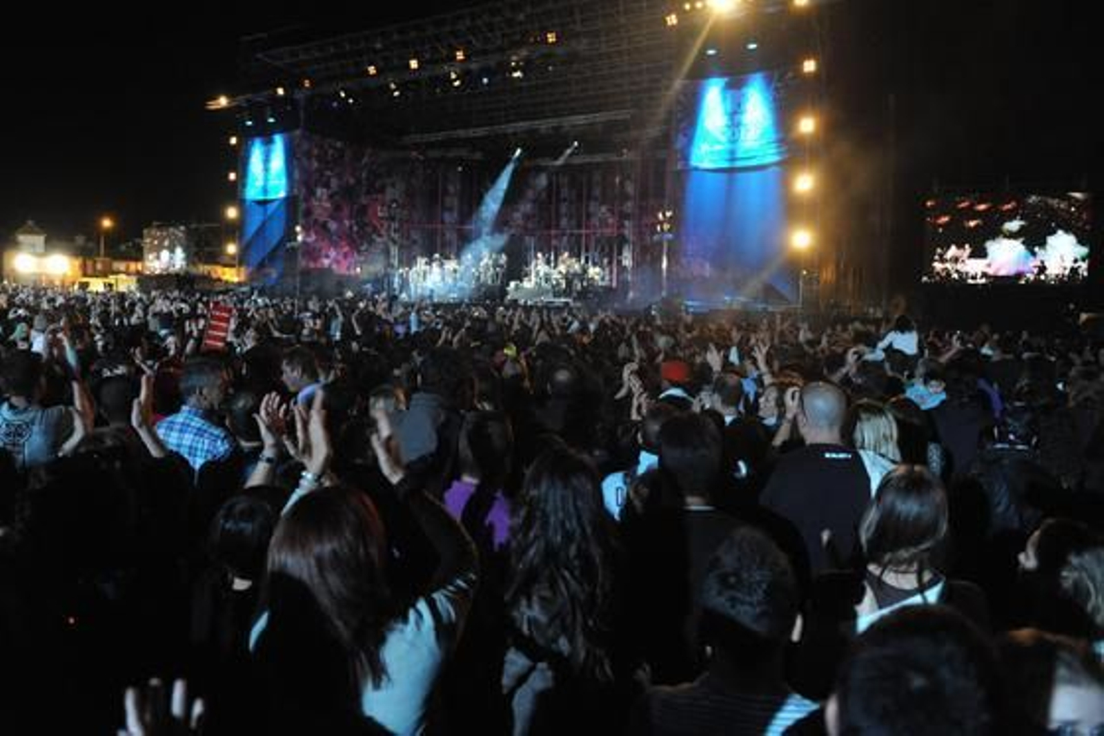 Miles de personas asisten al macroconcierto de la MTV en San Fernando. /Fotos: Rioja · Elías Pimentel