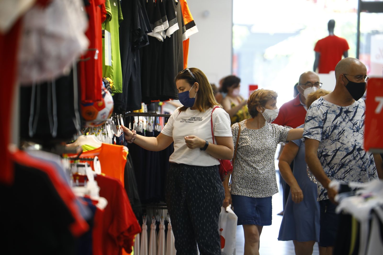 Día de apertura en el parque comercial Los Patios de Azahara de Córdoba, en imágenes