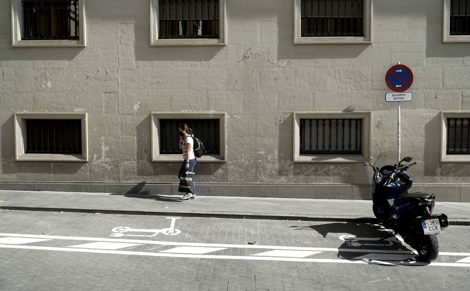 Uno de los aparcamientos para patinetes señalizados donde antes aparcaban las motos en el centro.