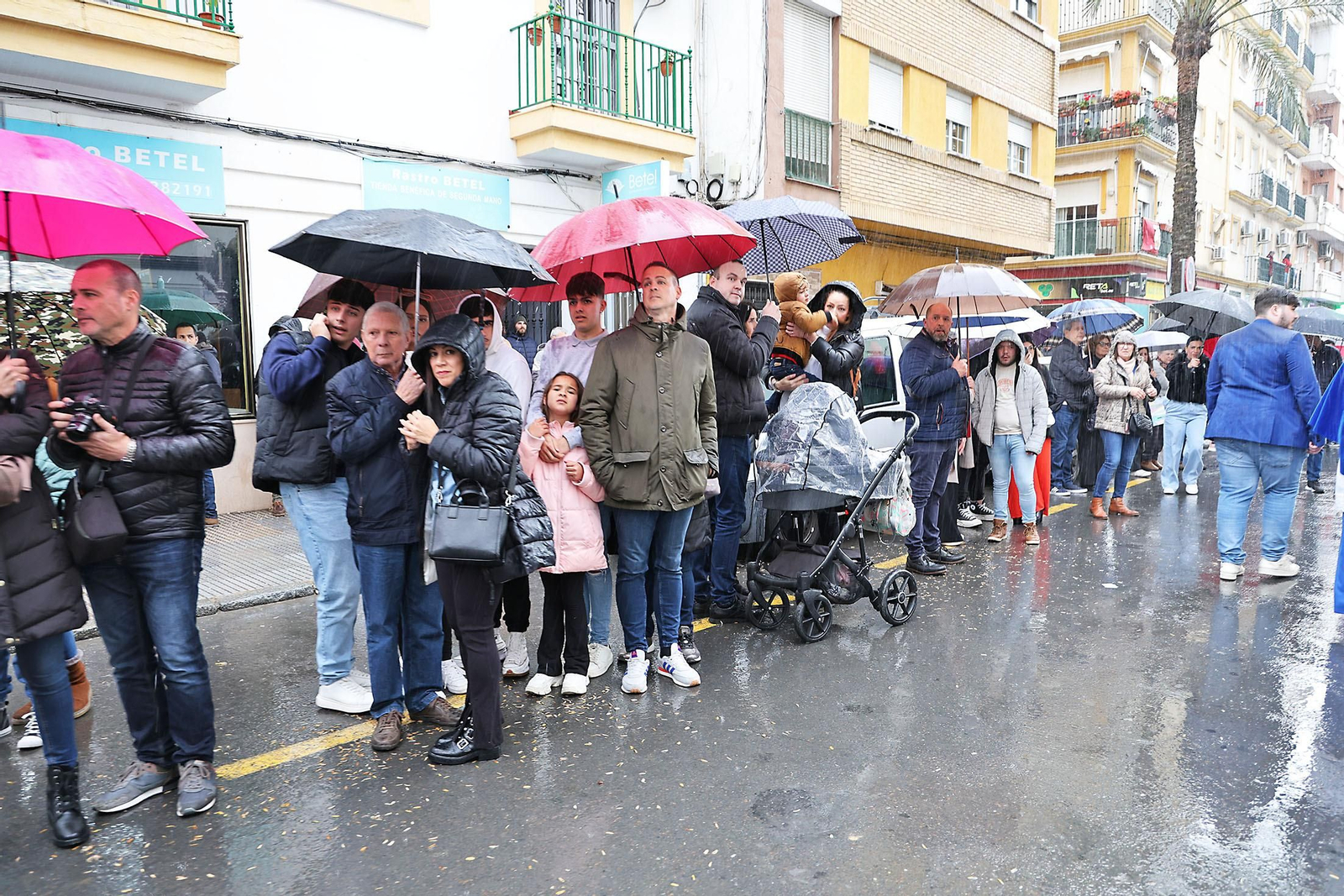 Las mejores imágenes del Martes Santo en Huelva: La Hermandad de La Lanzada