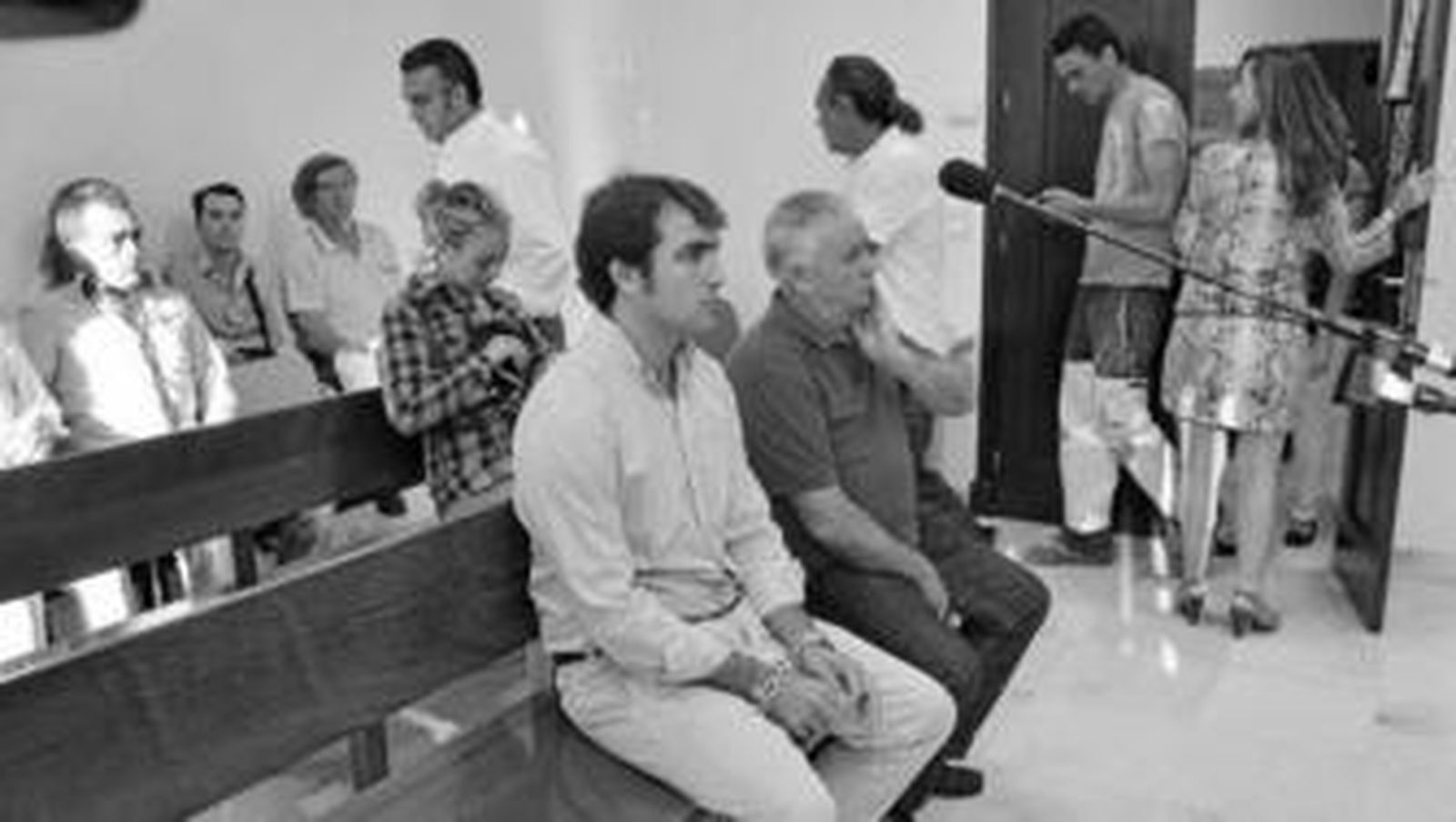 Los dos acusados, sentados ayer en la sala de vistas del Juzgado de lo Penal número 1 de Jerez.