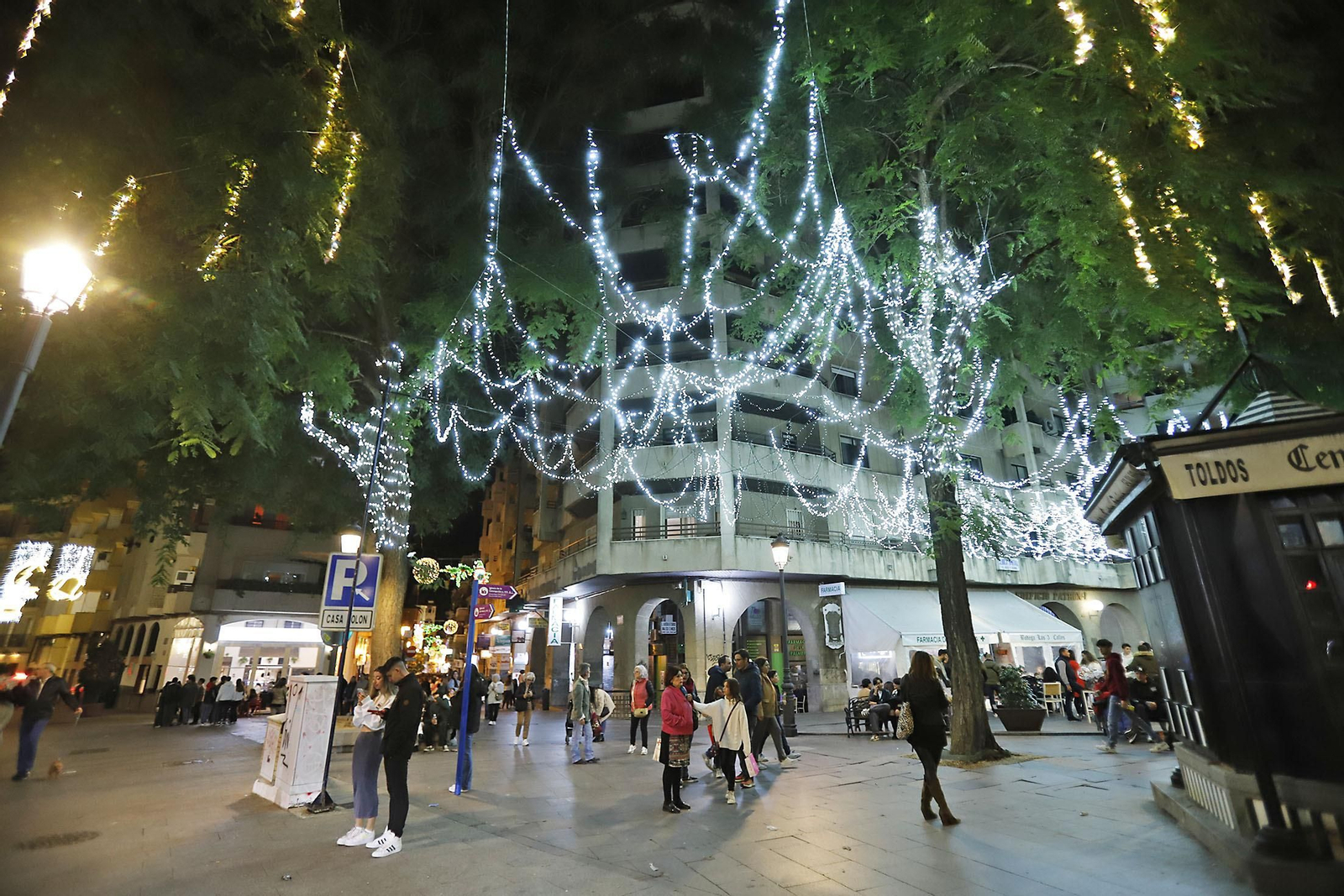 Imágenes del alumbrado navideño en las calles de Huelva