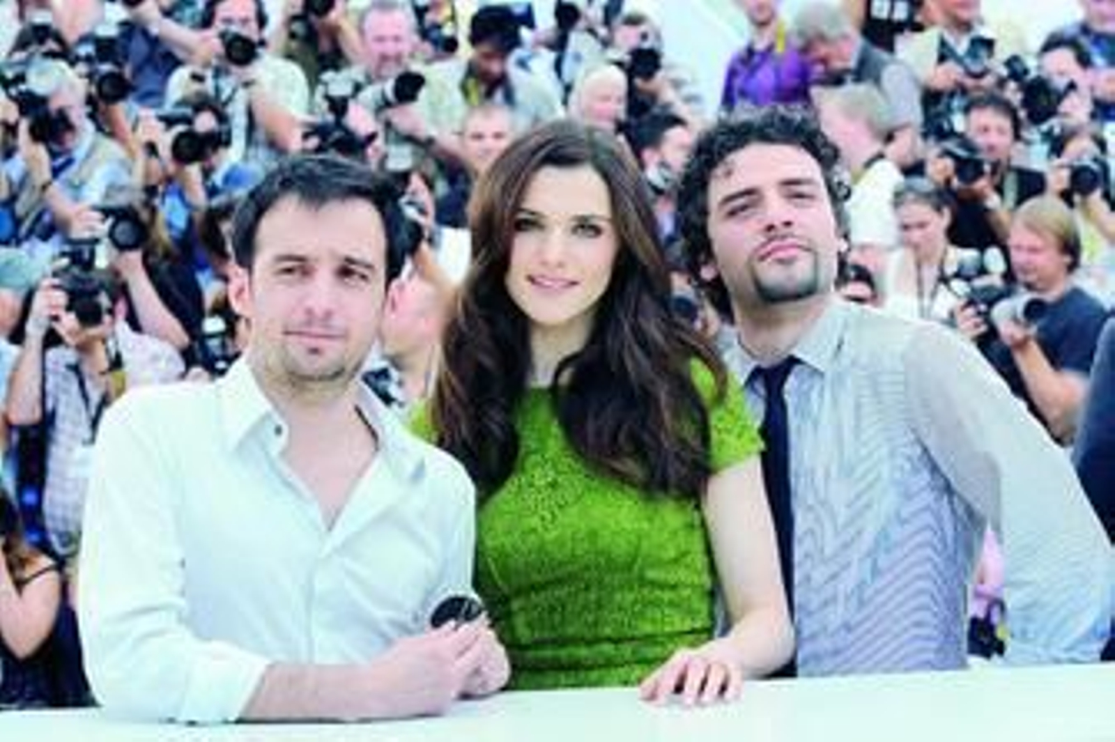 Alejandro Amenábar, junto a Rachel Weisz y Oscar Isaac en el estreno de 'Ágora' en el Festival de Cannes.