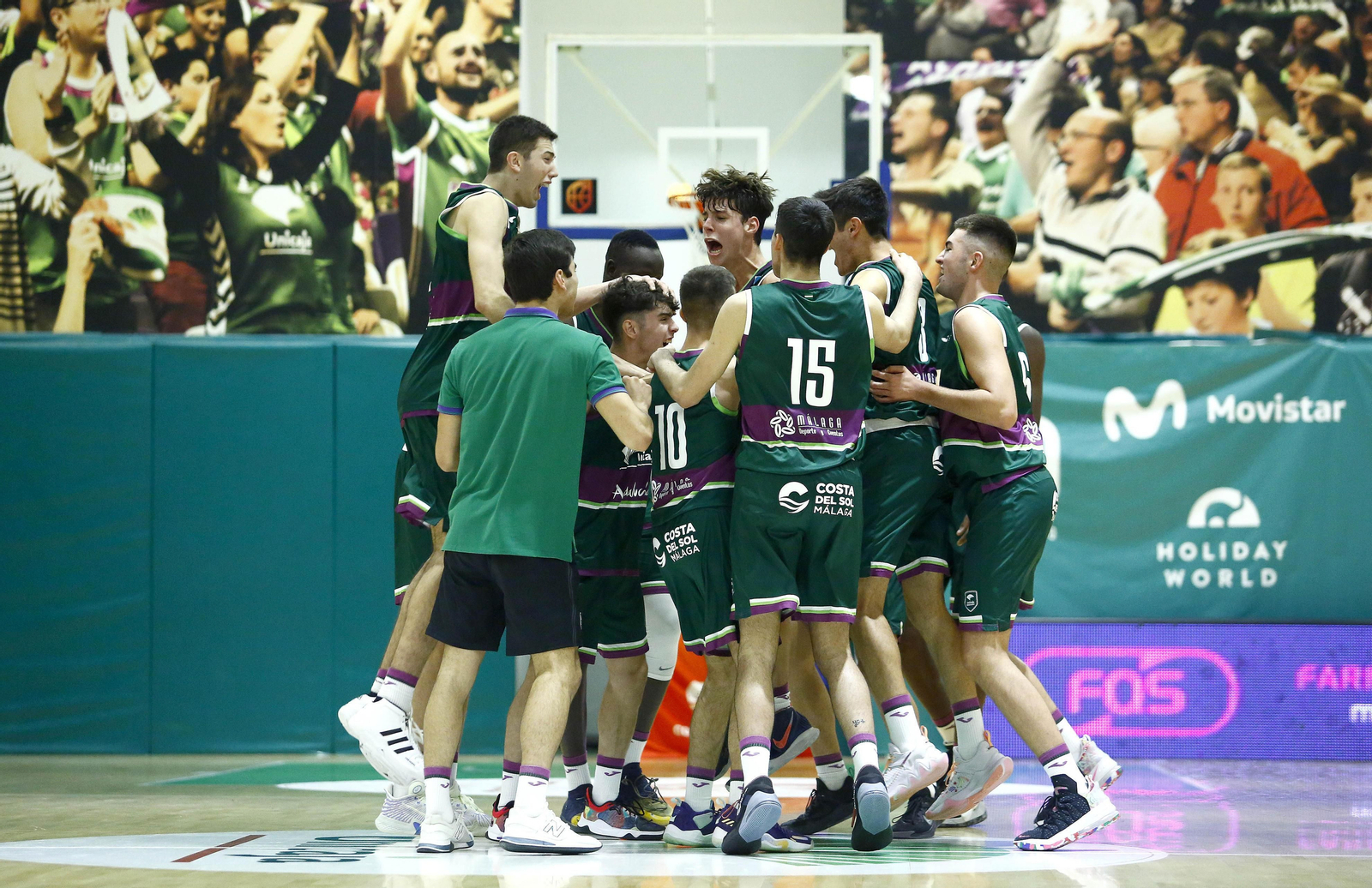 El Unicaja de Liga EBA vence el derbi ante el Colegio El Pinar