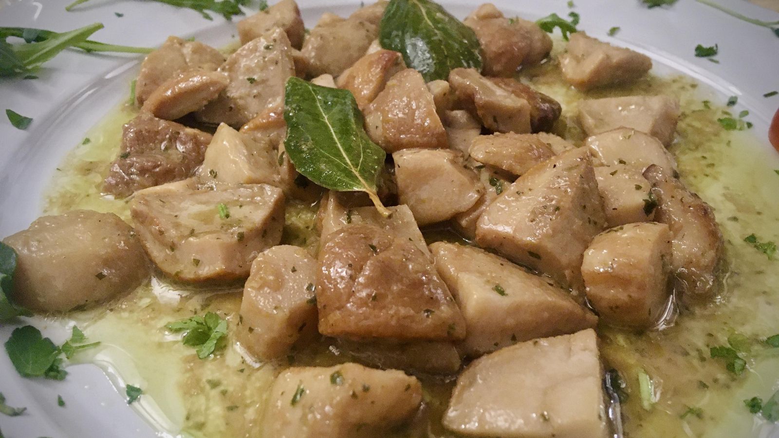 Boletus al ajillo y laurel, un plato servido en 'El Ventorrillero'.