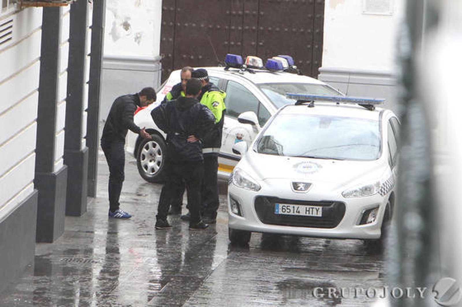 Siete aficionados del XDFC, heridos tras sufrir una encerrona en Chiclana

Foto: Sonia Ramos