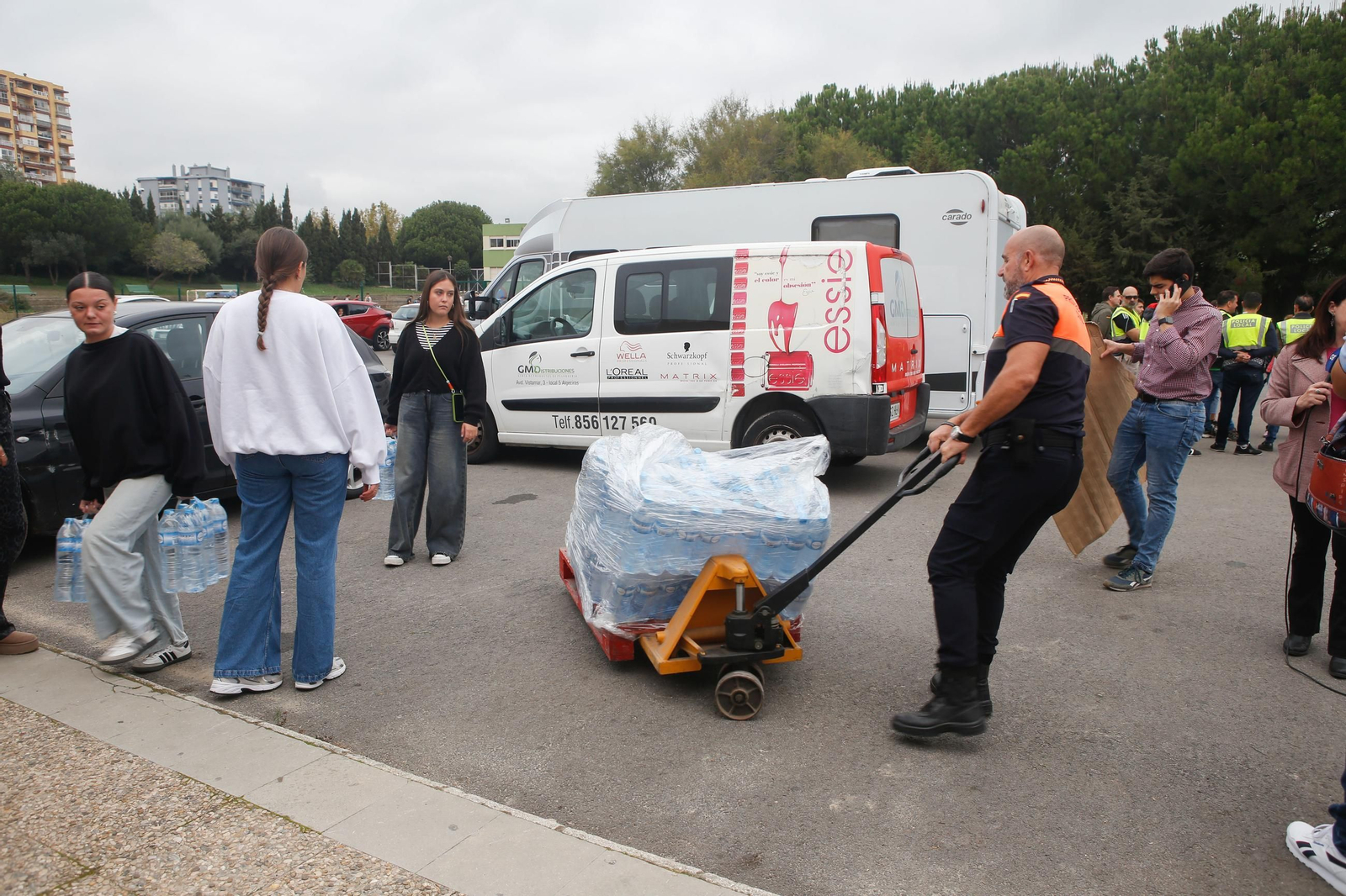 Fotos de la recogida de alimentos y enseres para ayudar a los afectados por la DANA en Valencia