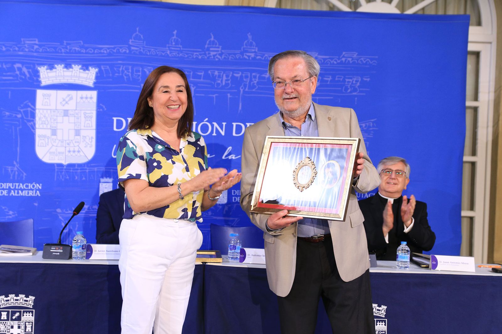 Presentación del libro del centenario del Santo Entierro
