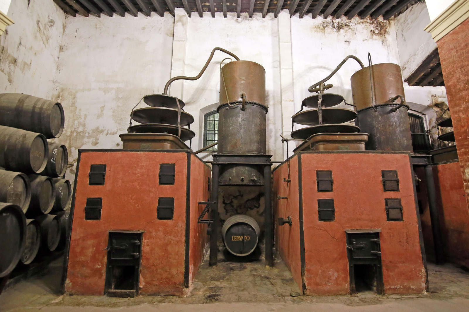 Inicio de la destilación del brandy Lepanto