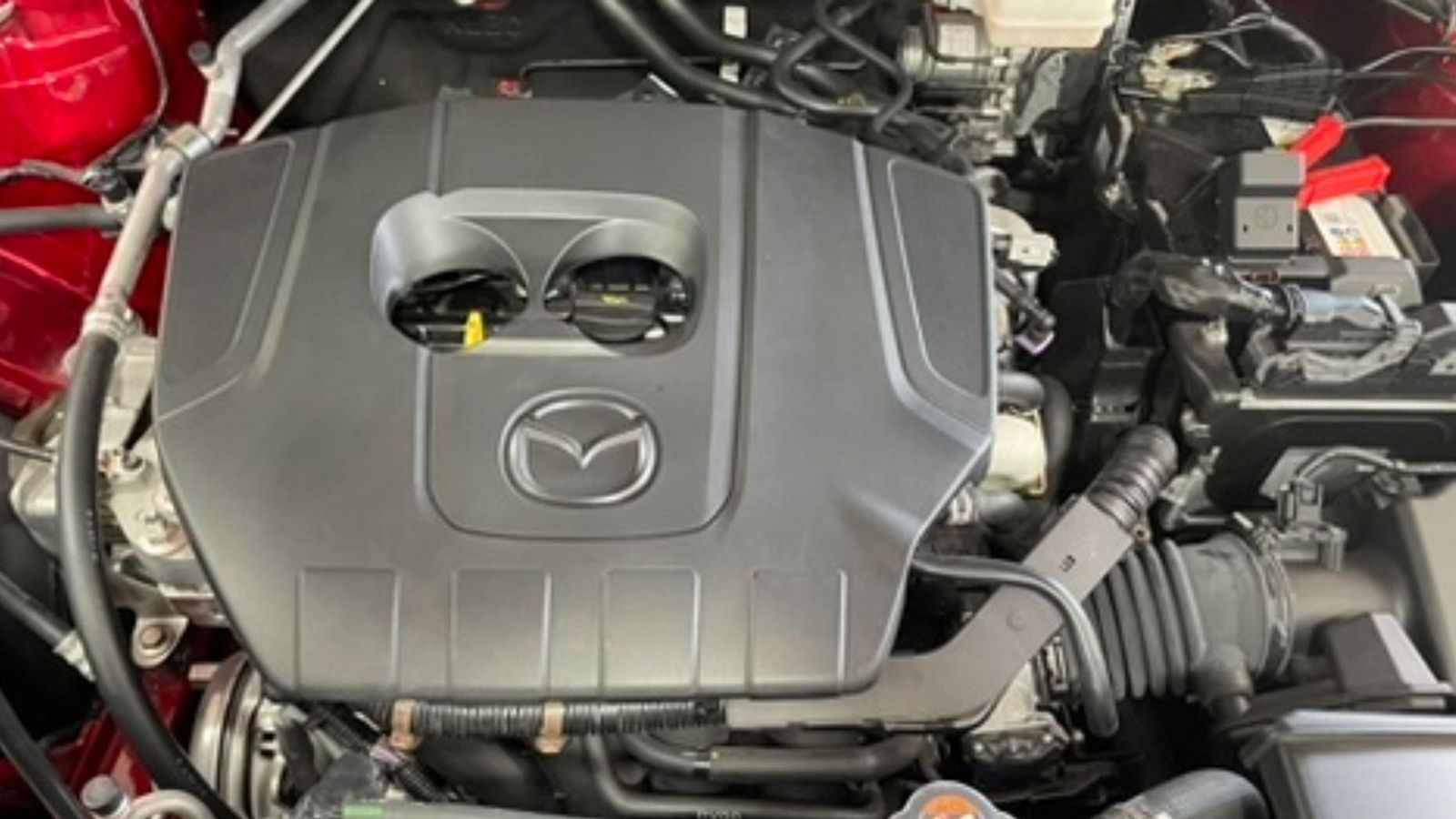 El lanzamiento del CX-5 se produce con un único motor: el 2.5 e-SkyActiv de 141 CV con una microhibridación de 24 voltios.