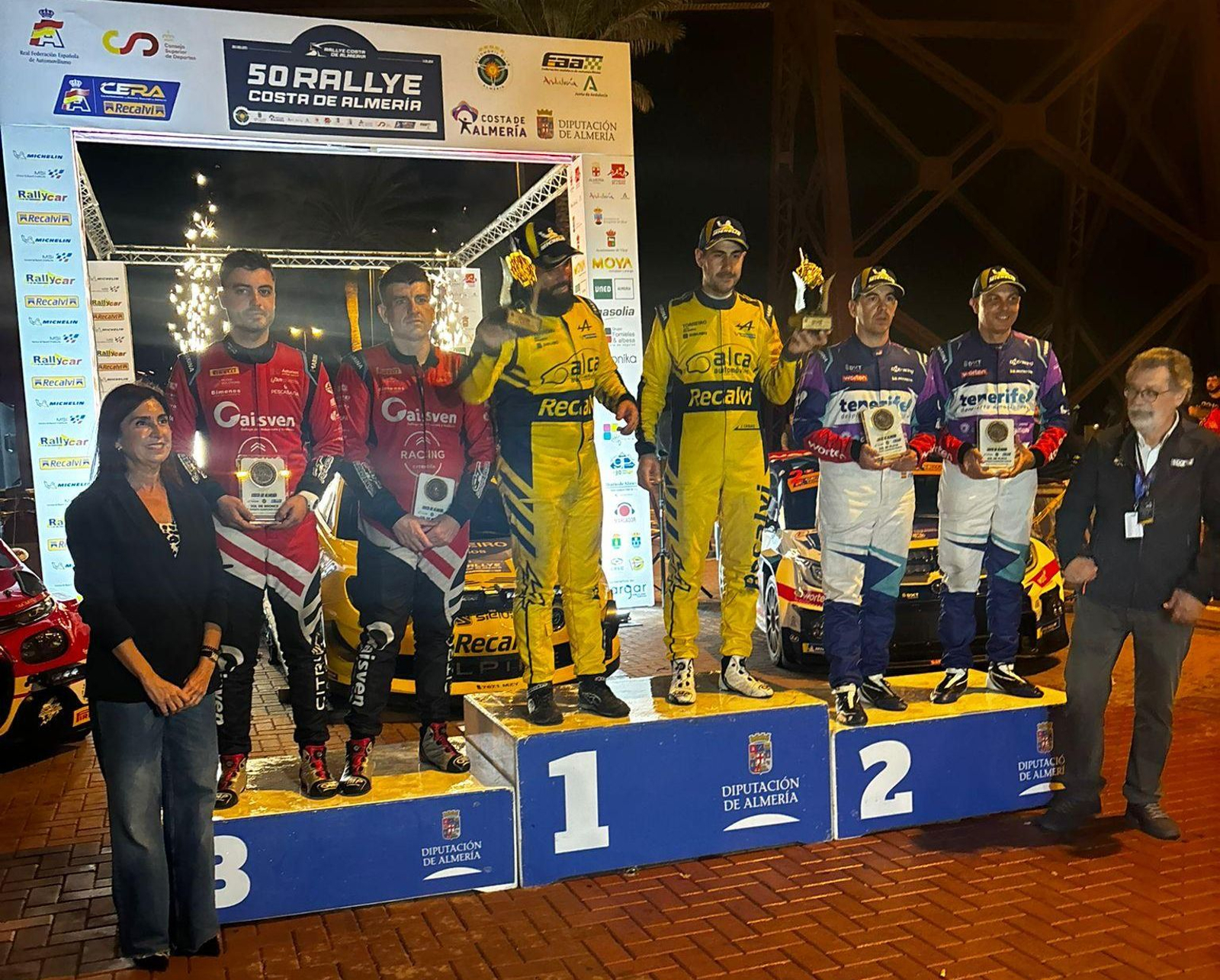 Podio del 50 Rallye Costa de Almería tras la entrega de premios en el Parque de las Almadrabillas.