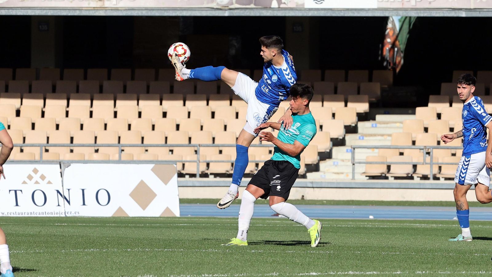Imágenes del Xerez DFC contra el CF Villanovense en Chapín
